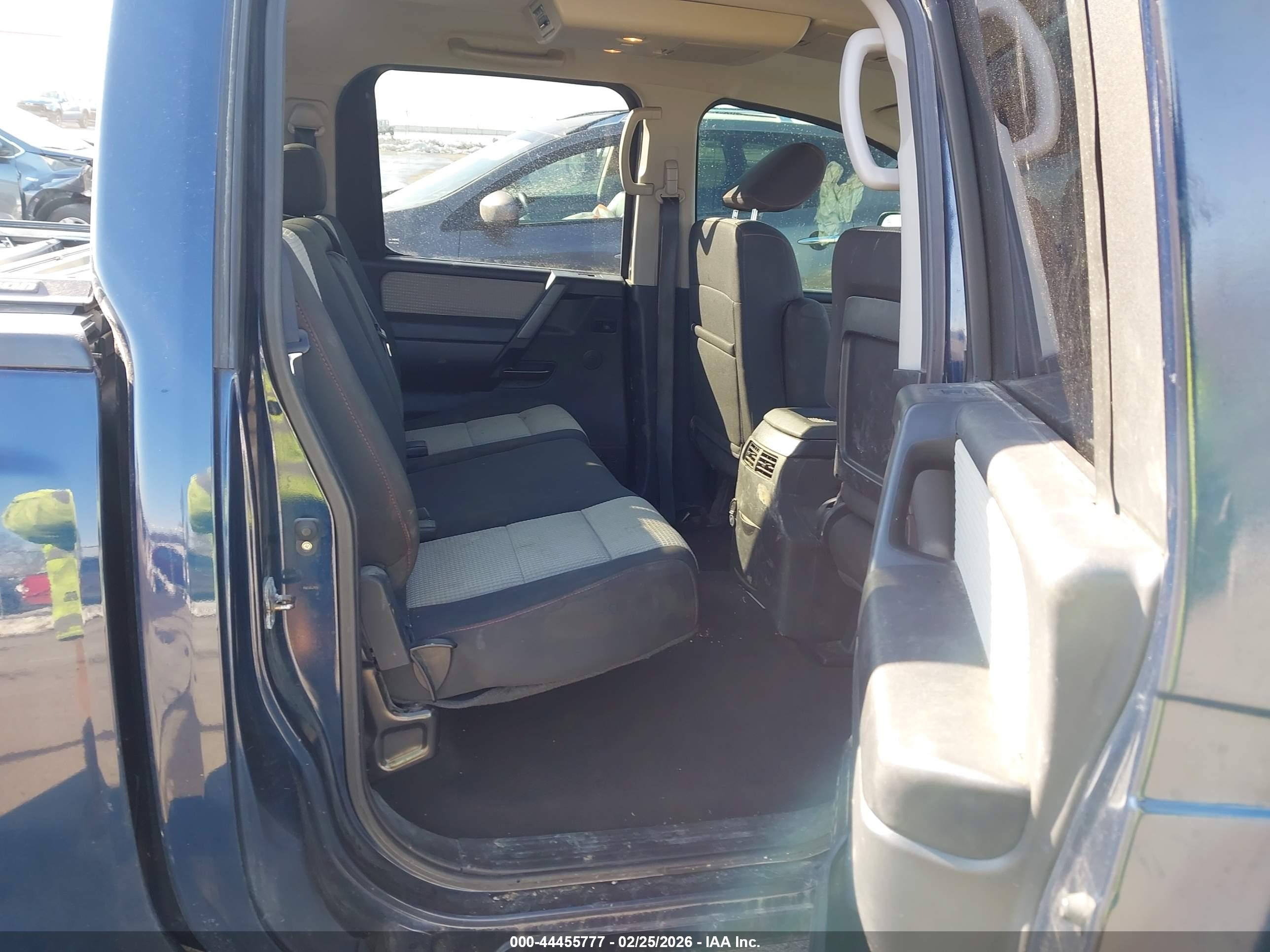 NISSAN TITAN image 8