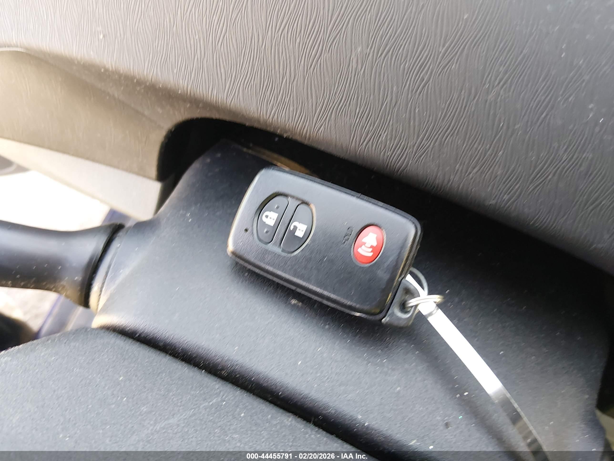 TOYOTA PRIUS image 11