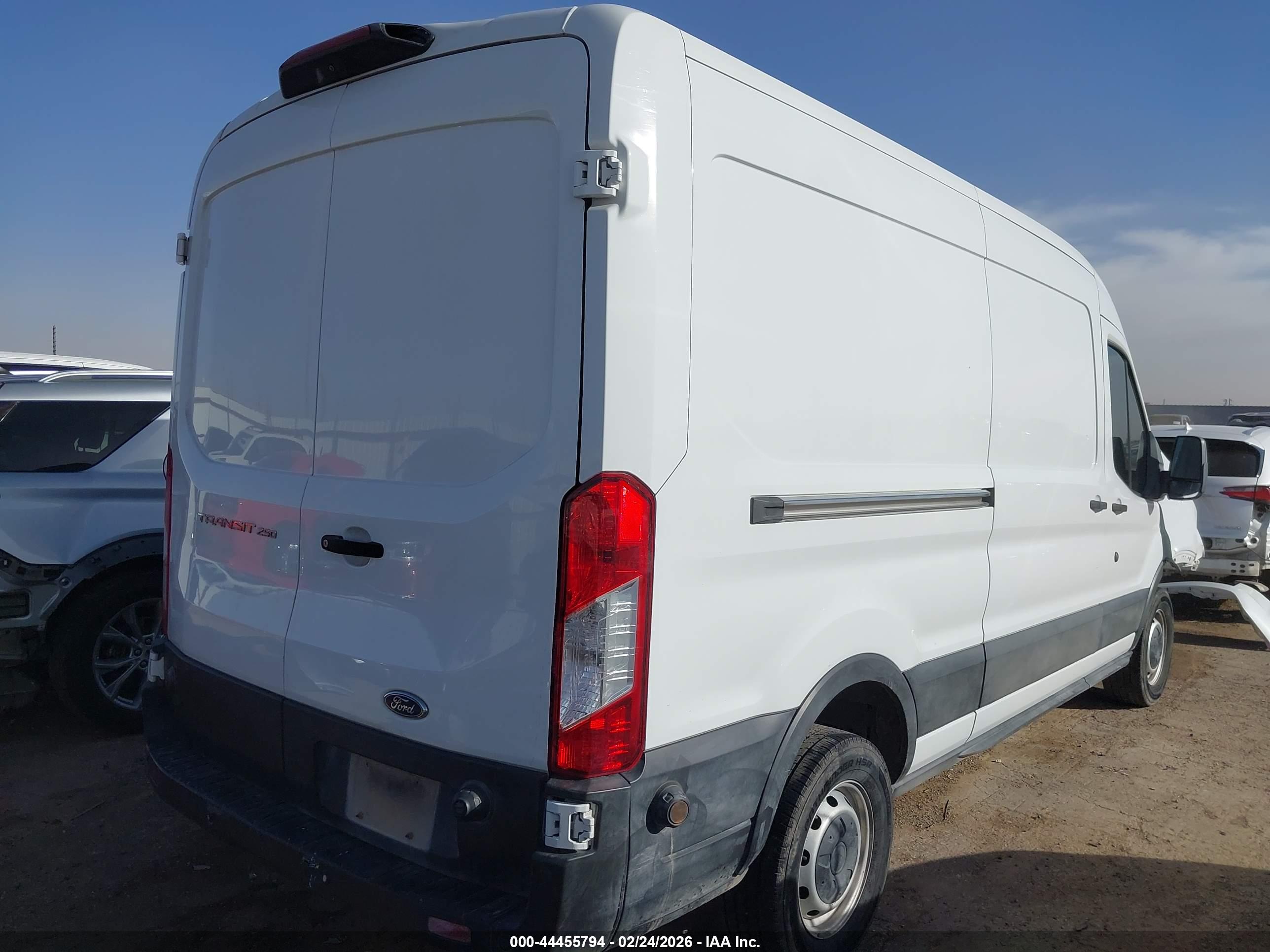 FORD TRANSIT-250 image 4
