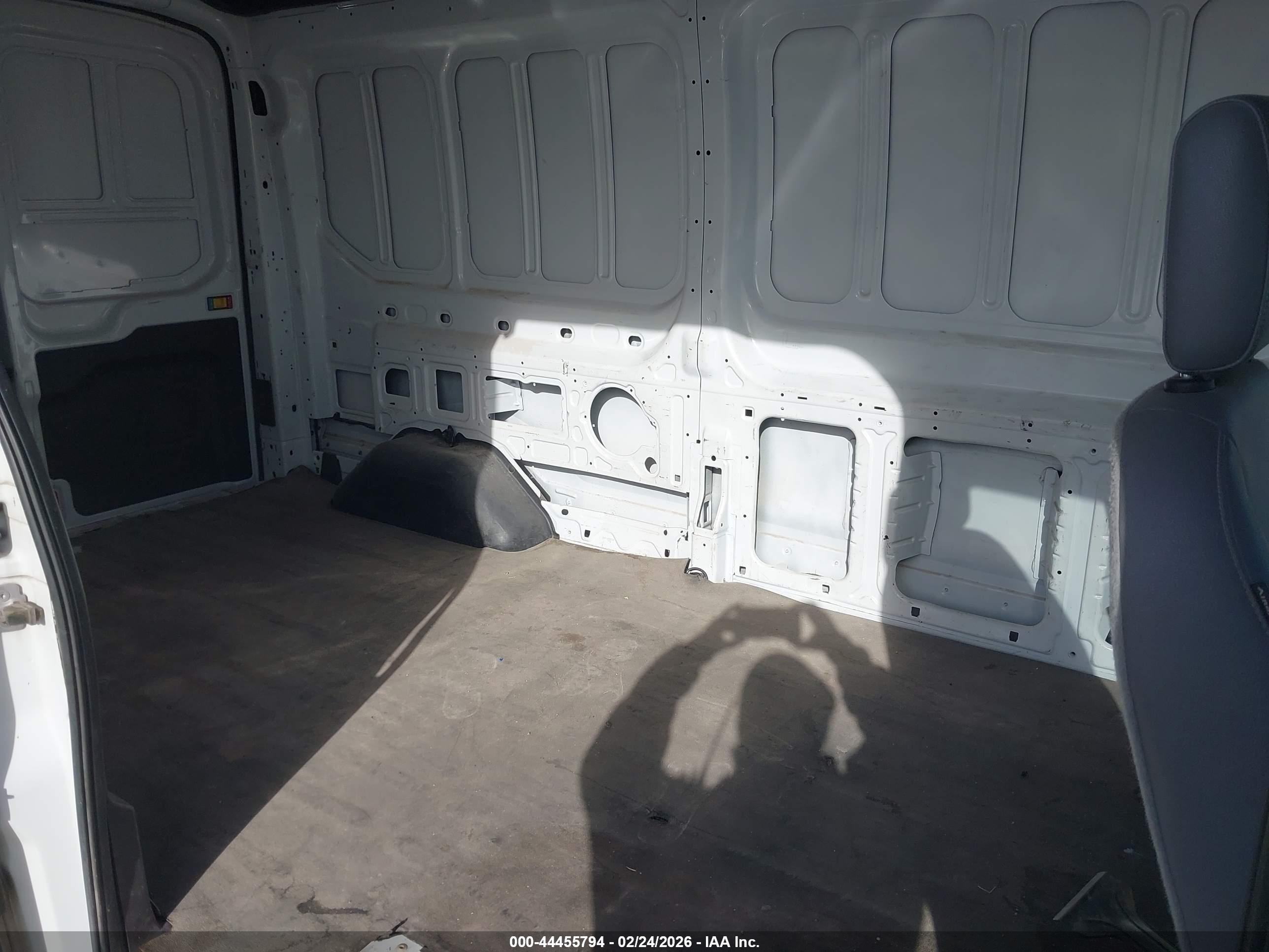 FORD TRANSIT-250 image 8
