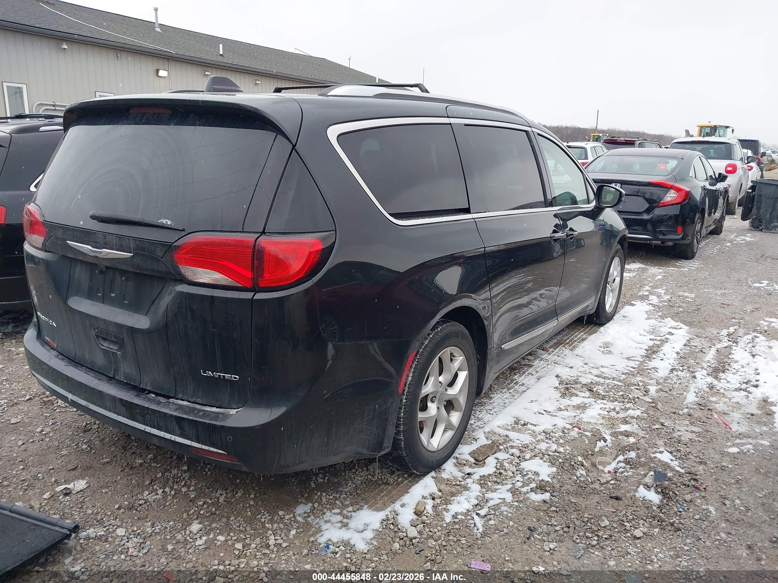 CHRYSLER PACIFICA image 4