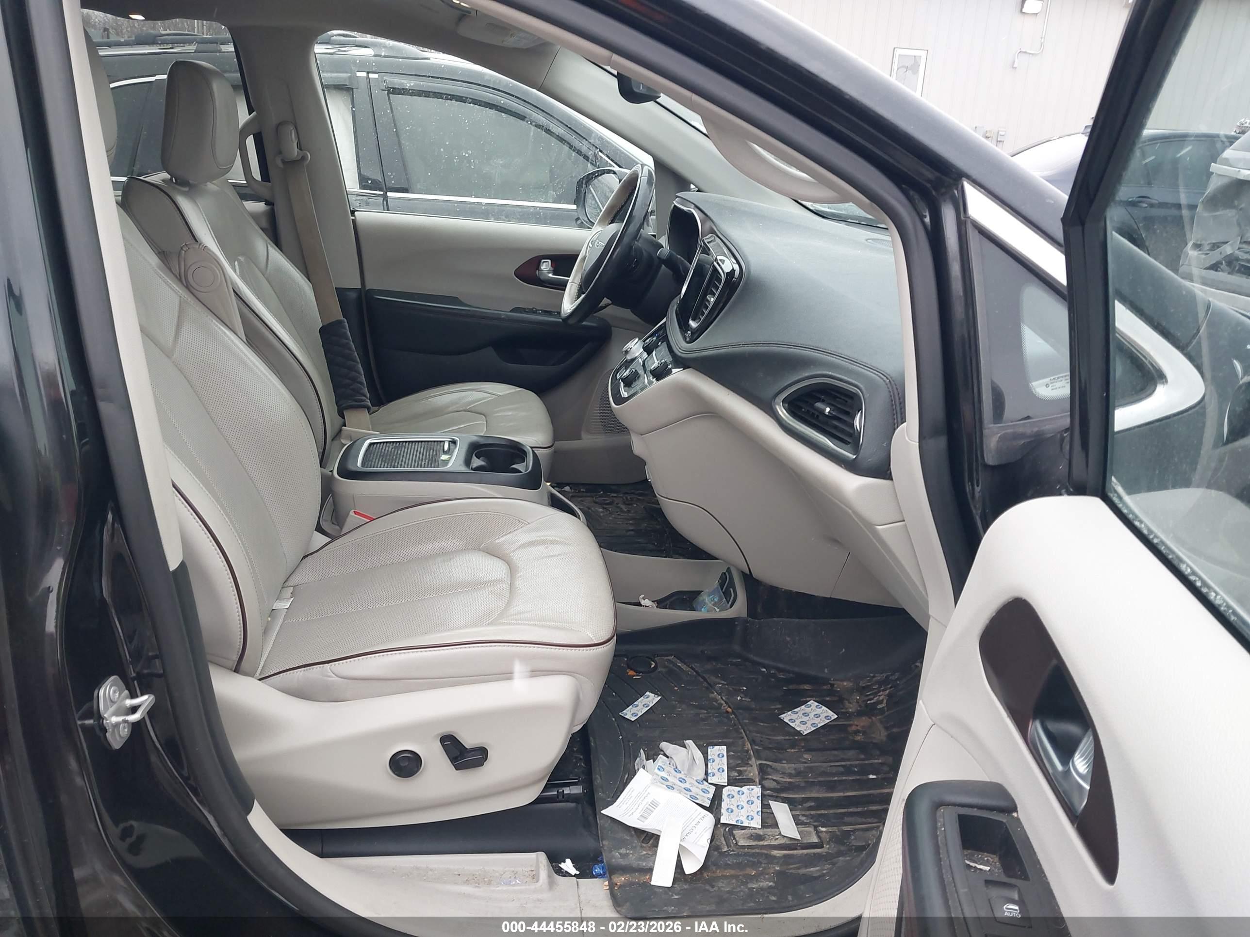 CHRYSLER PACIFICA image 5