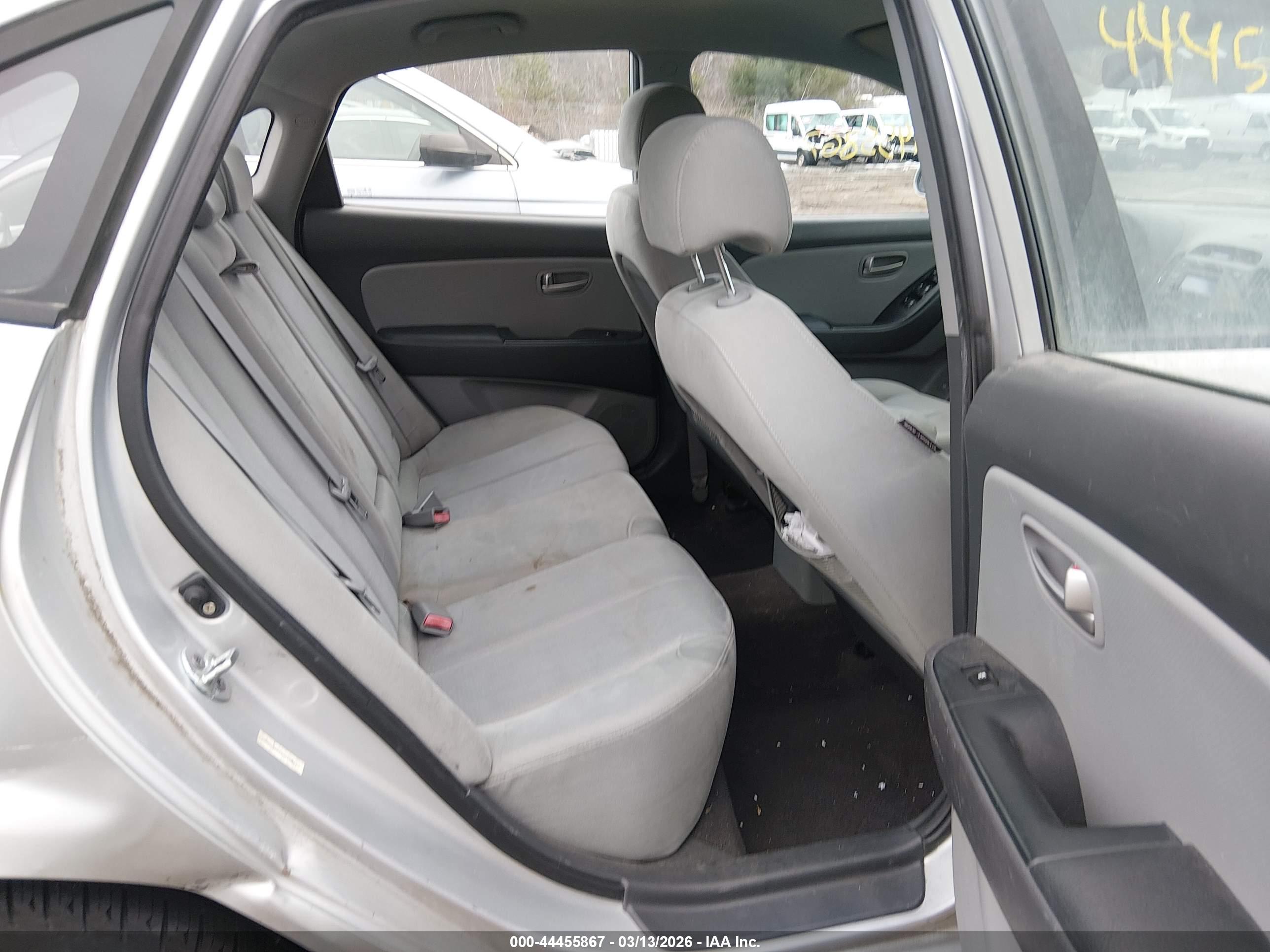 HYUNDAI ELANTRA image 8