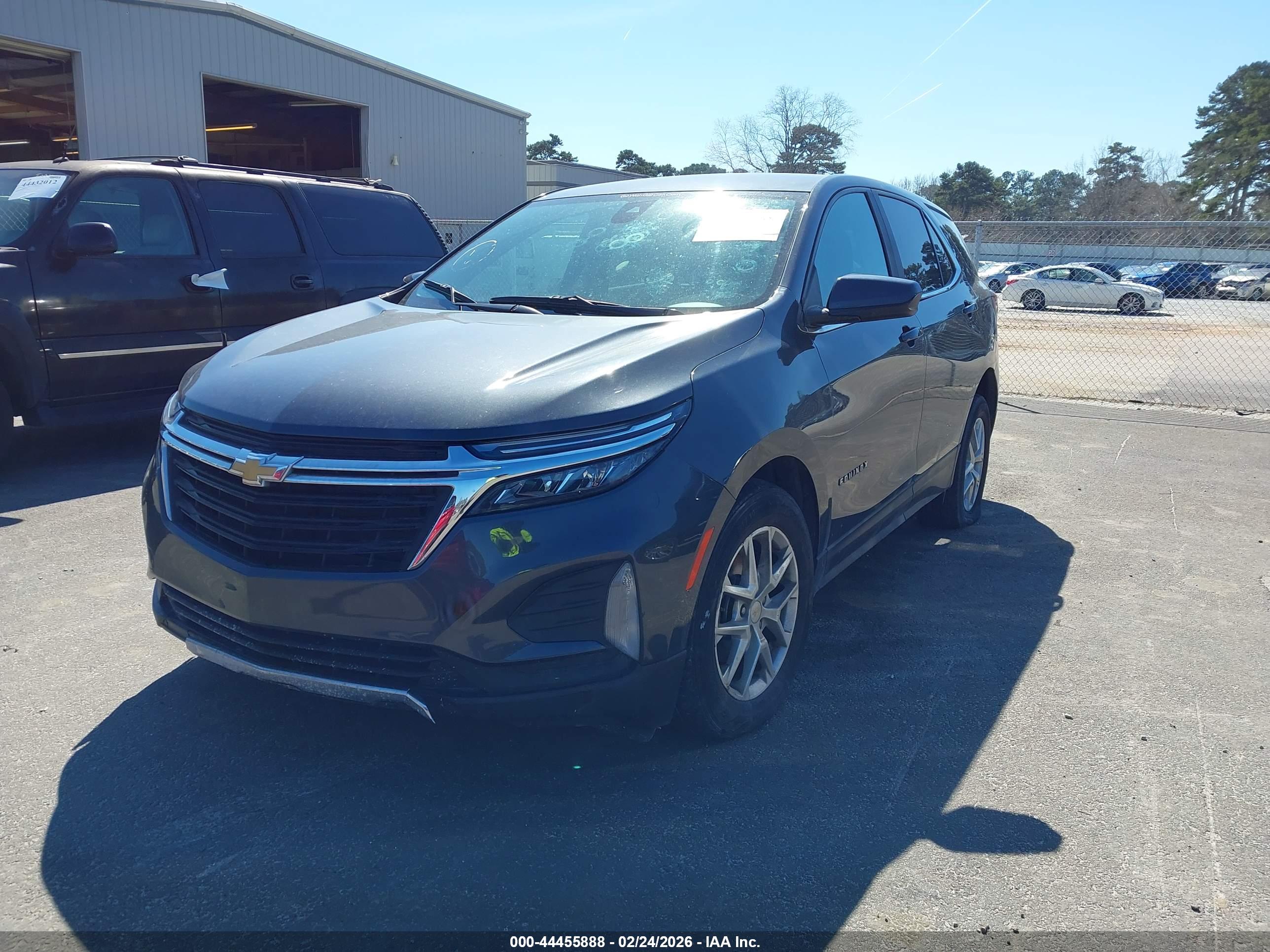 CHEVROLET EQUINOX image 2