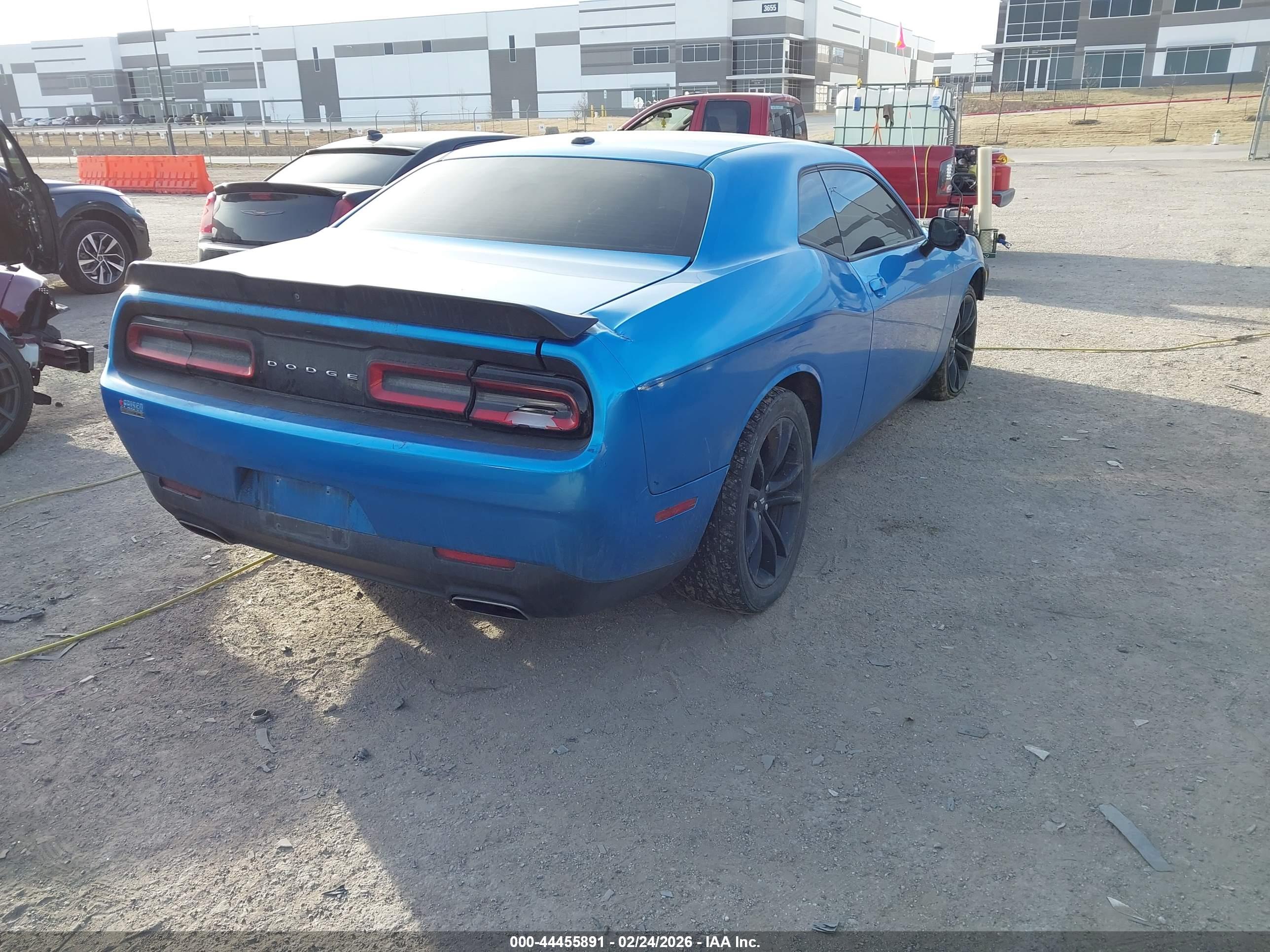 DODGE CHALLENGER image 4