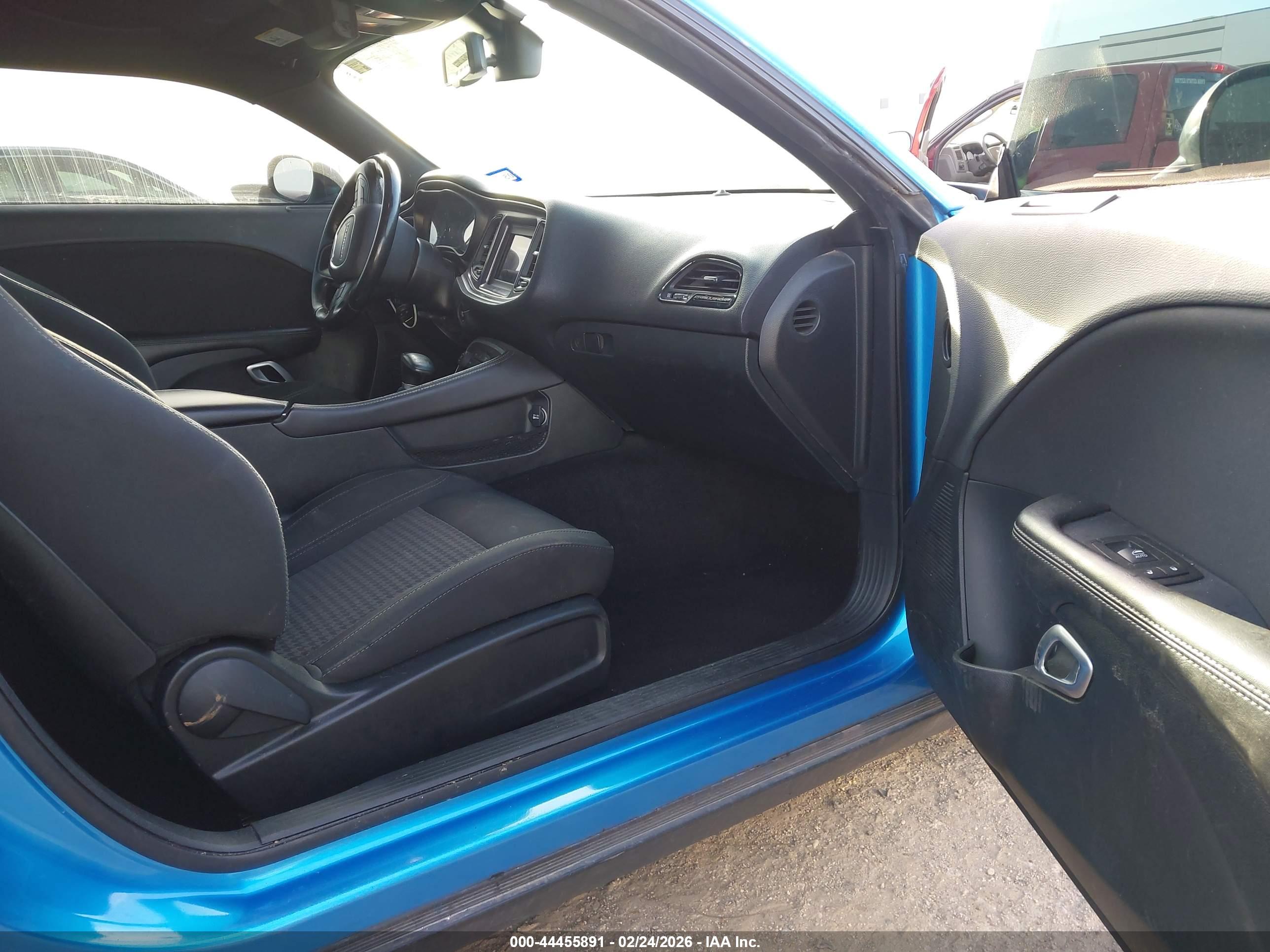 DODGE CHALLENGER image 5