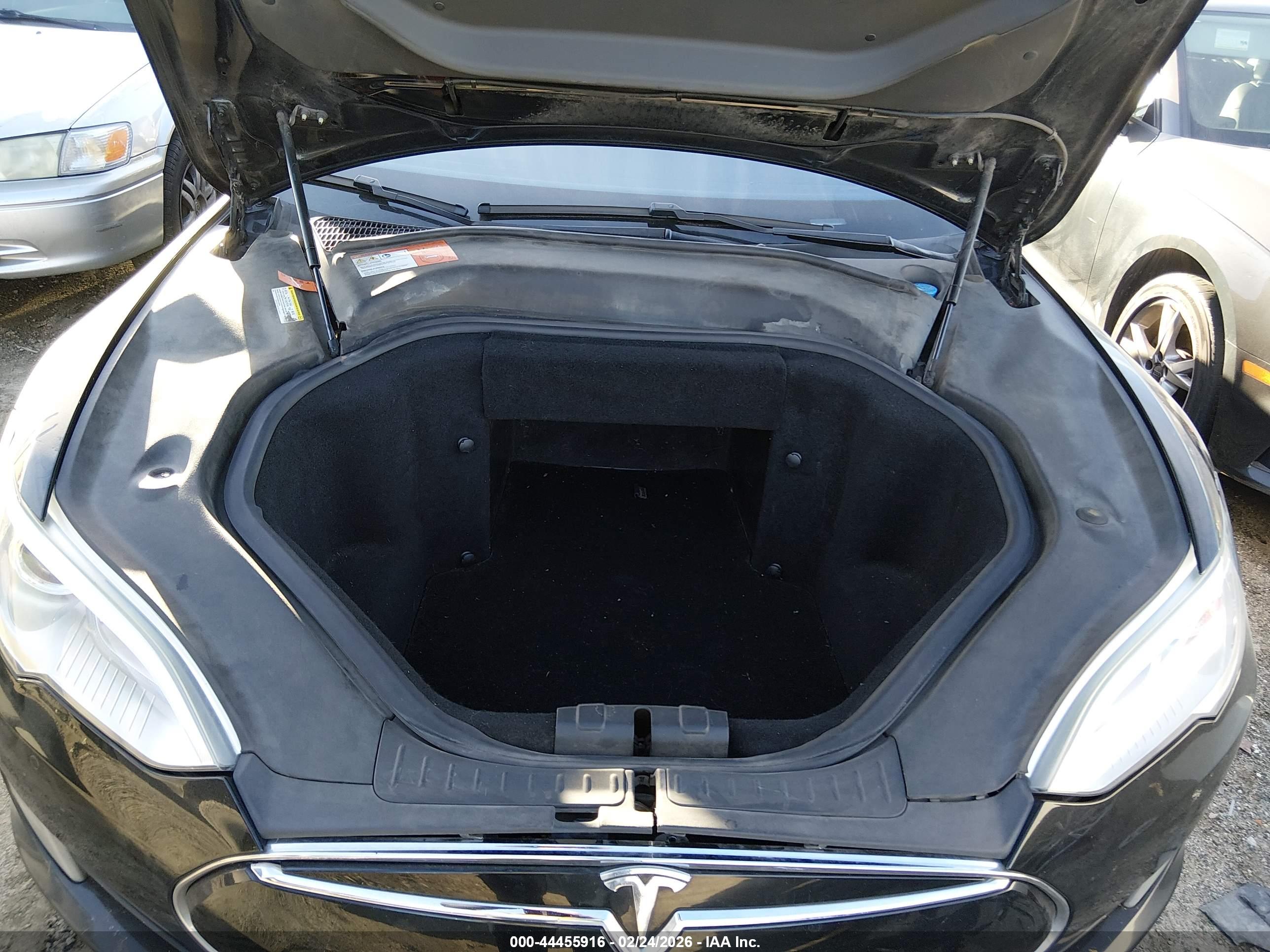 TESLA MODEL image 10