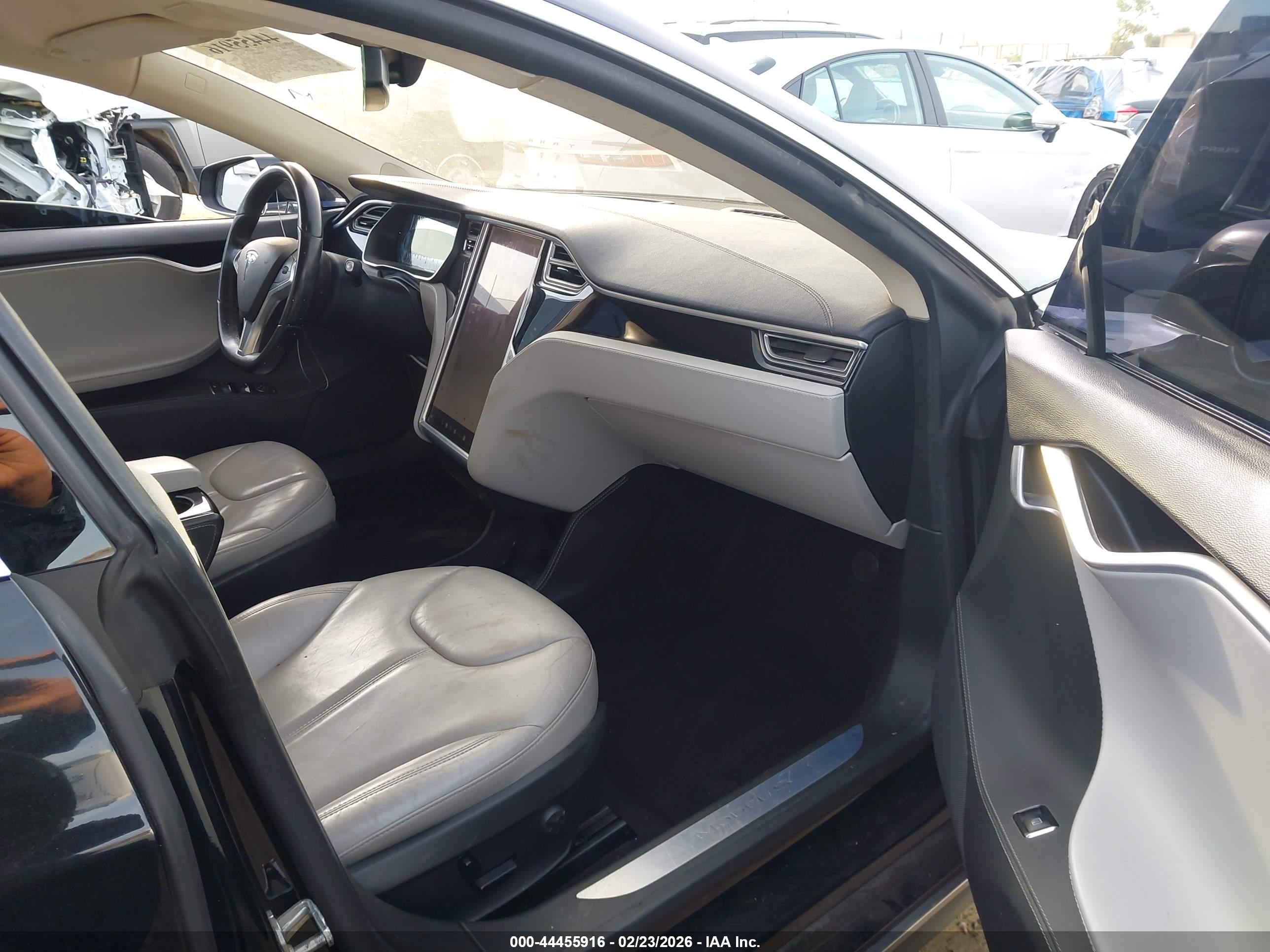 TESLA MODEL image 5