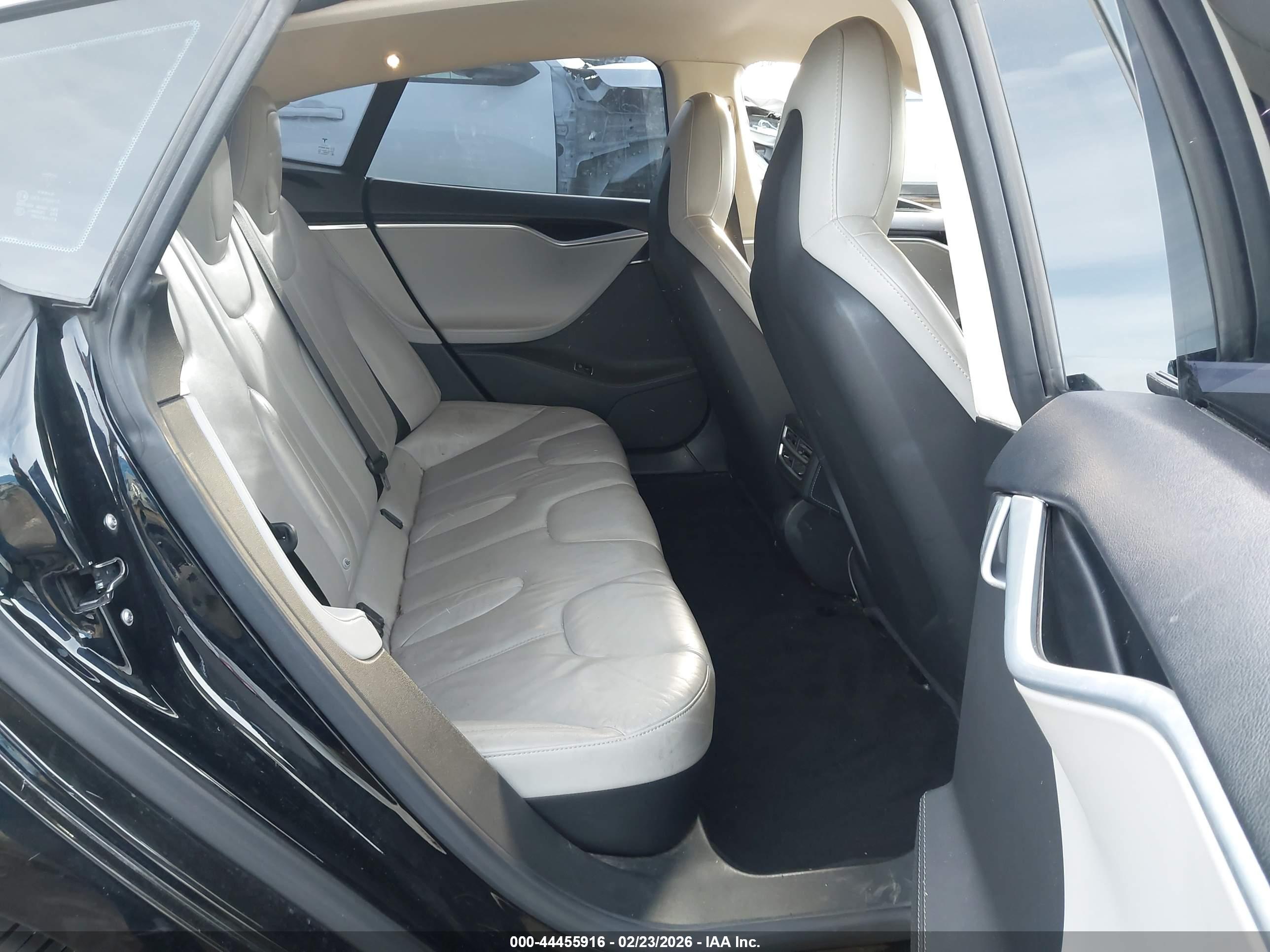 TESLA MODEL image 8
