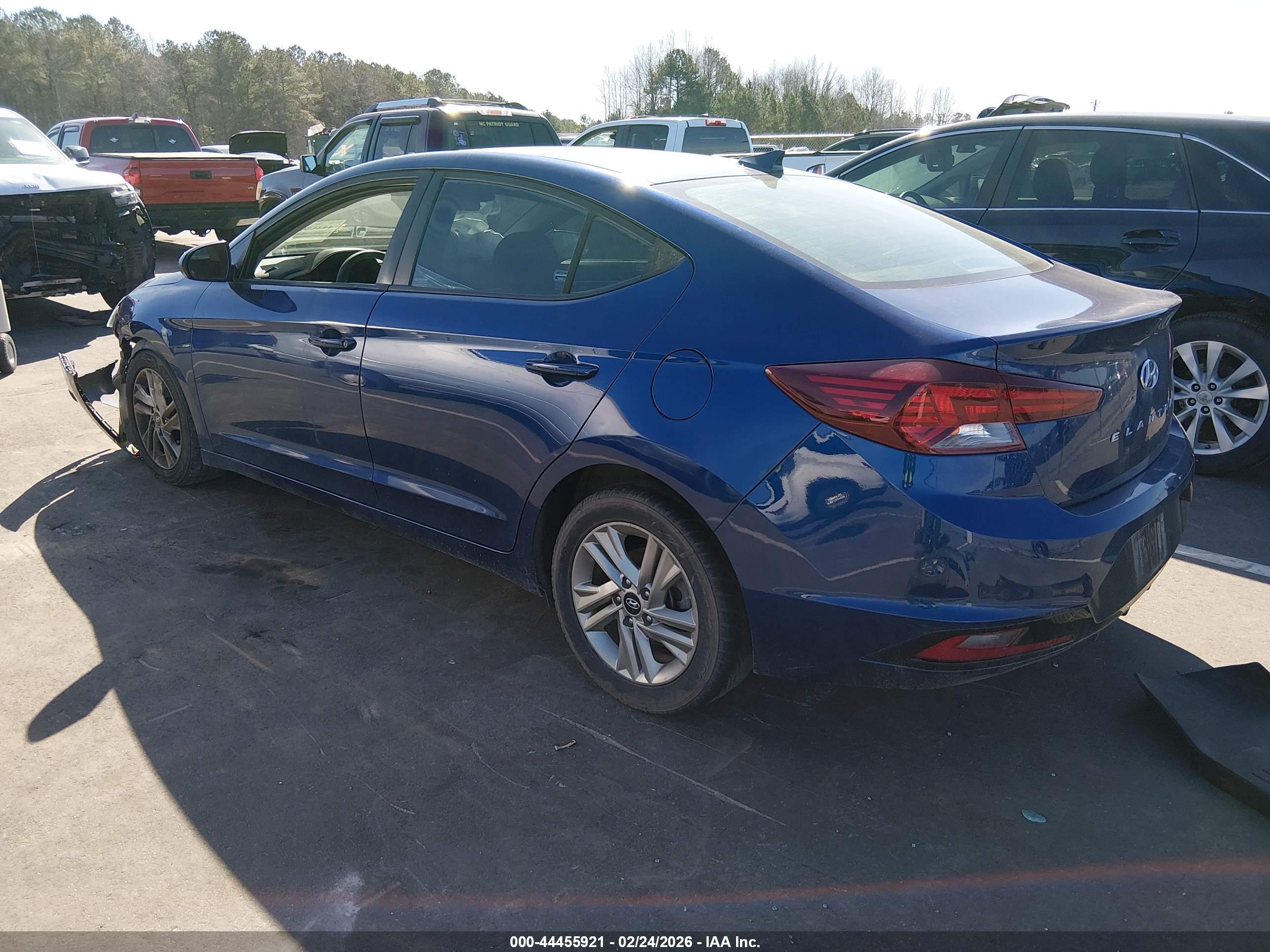 HYUNDAI ELANTRA image 3