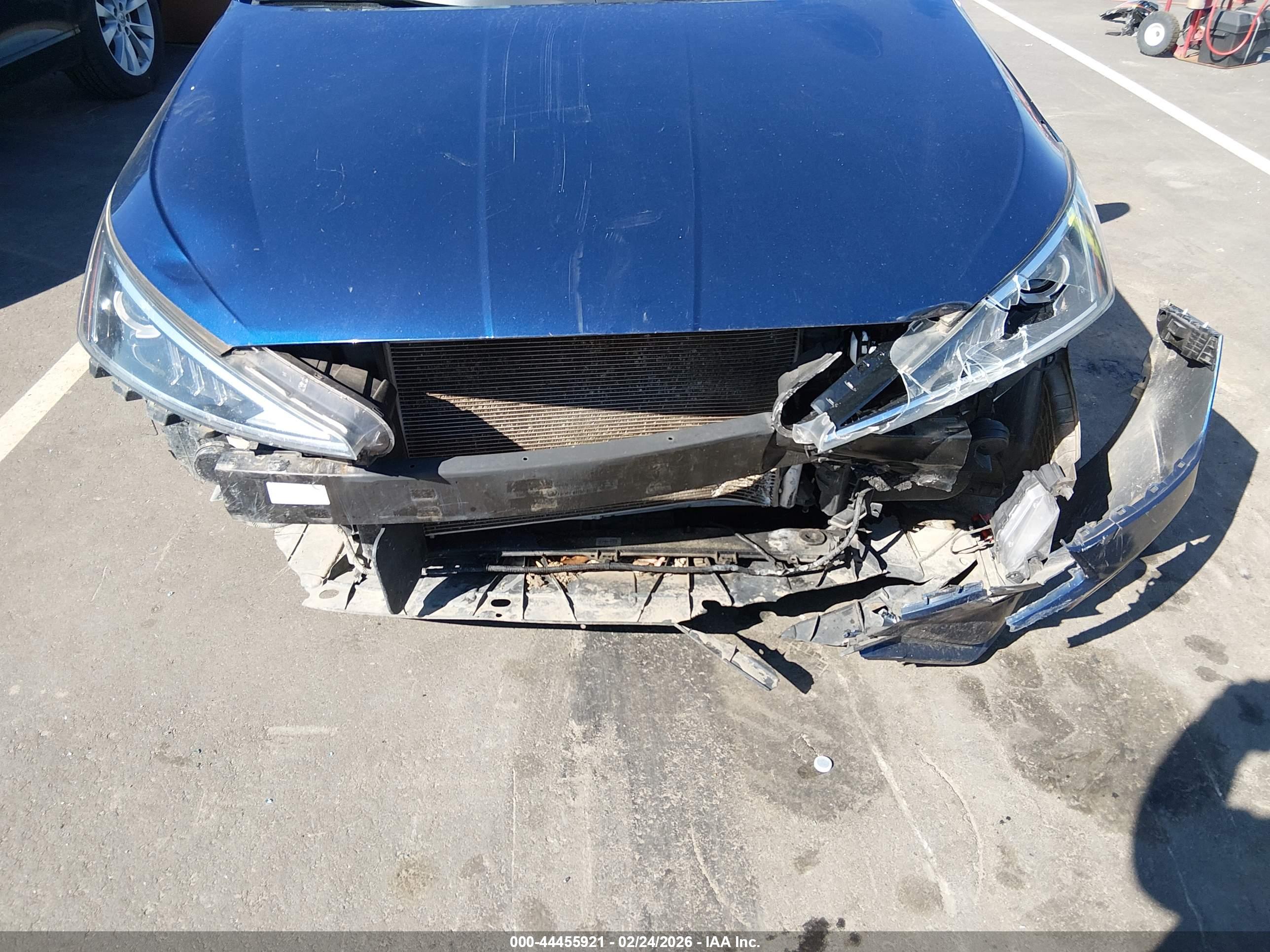 HYUNDAI ELANTRA image 6