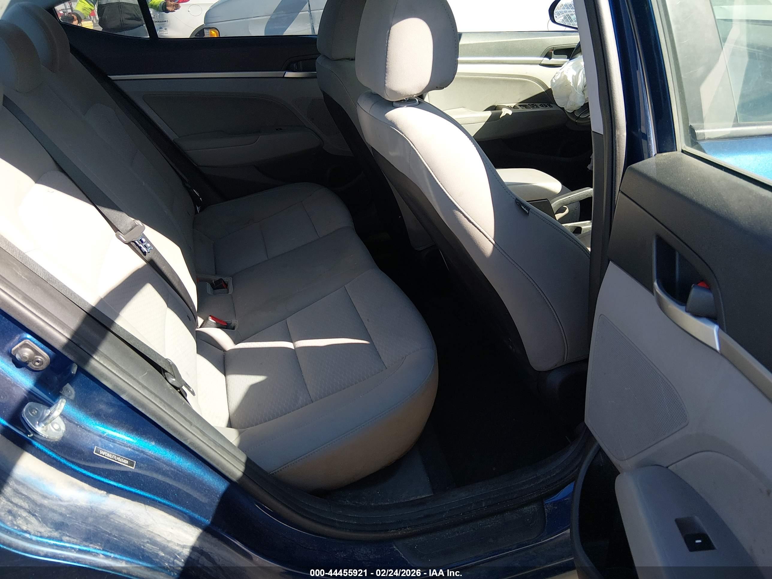 HYUNDAI ELANTRA image 8