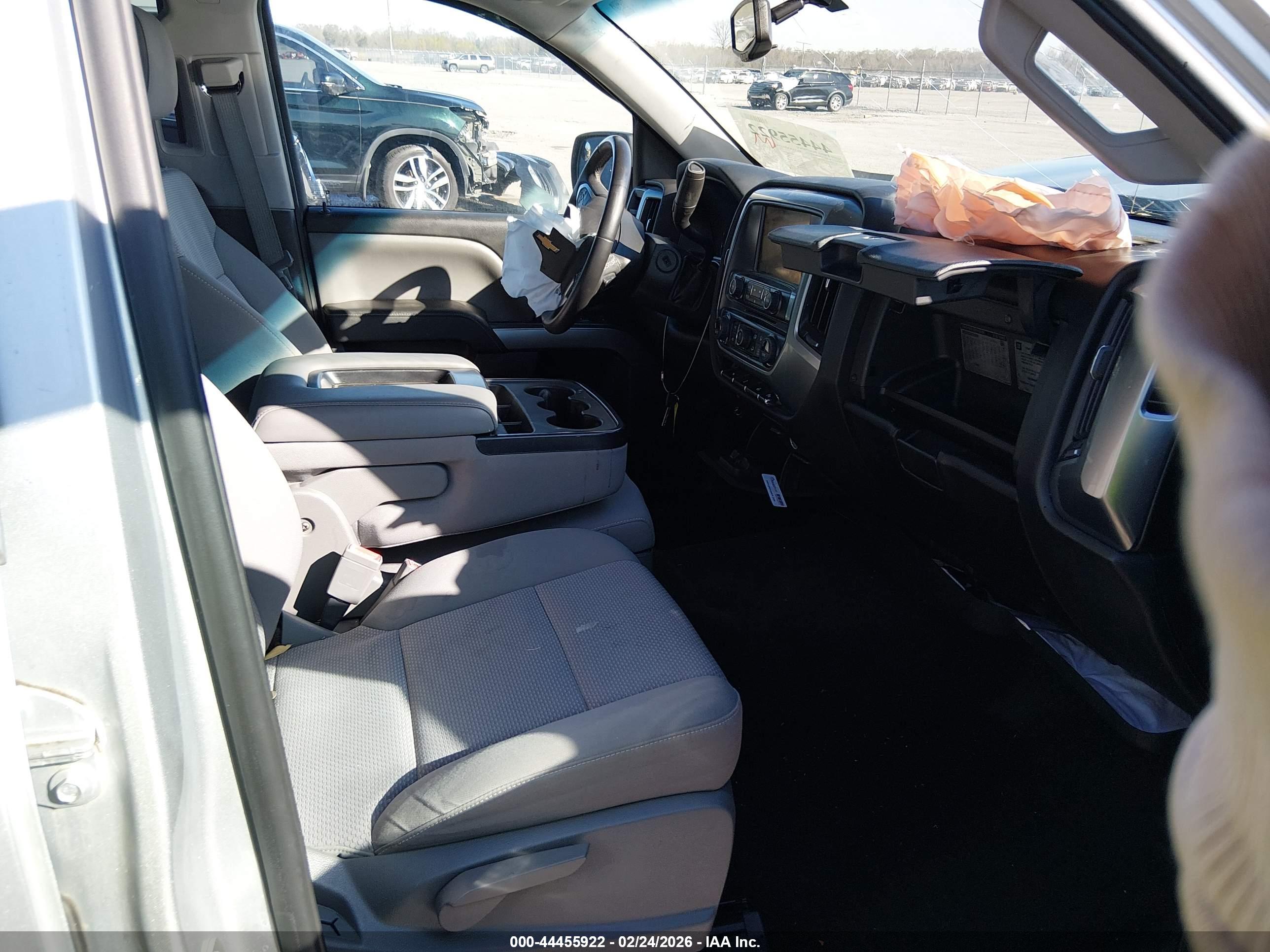 CHEVROLET SILVERADO image 5