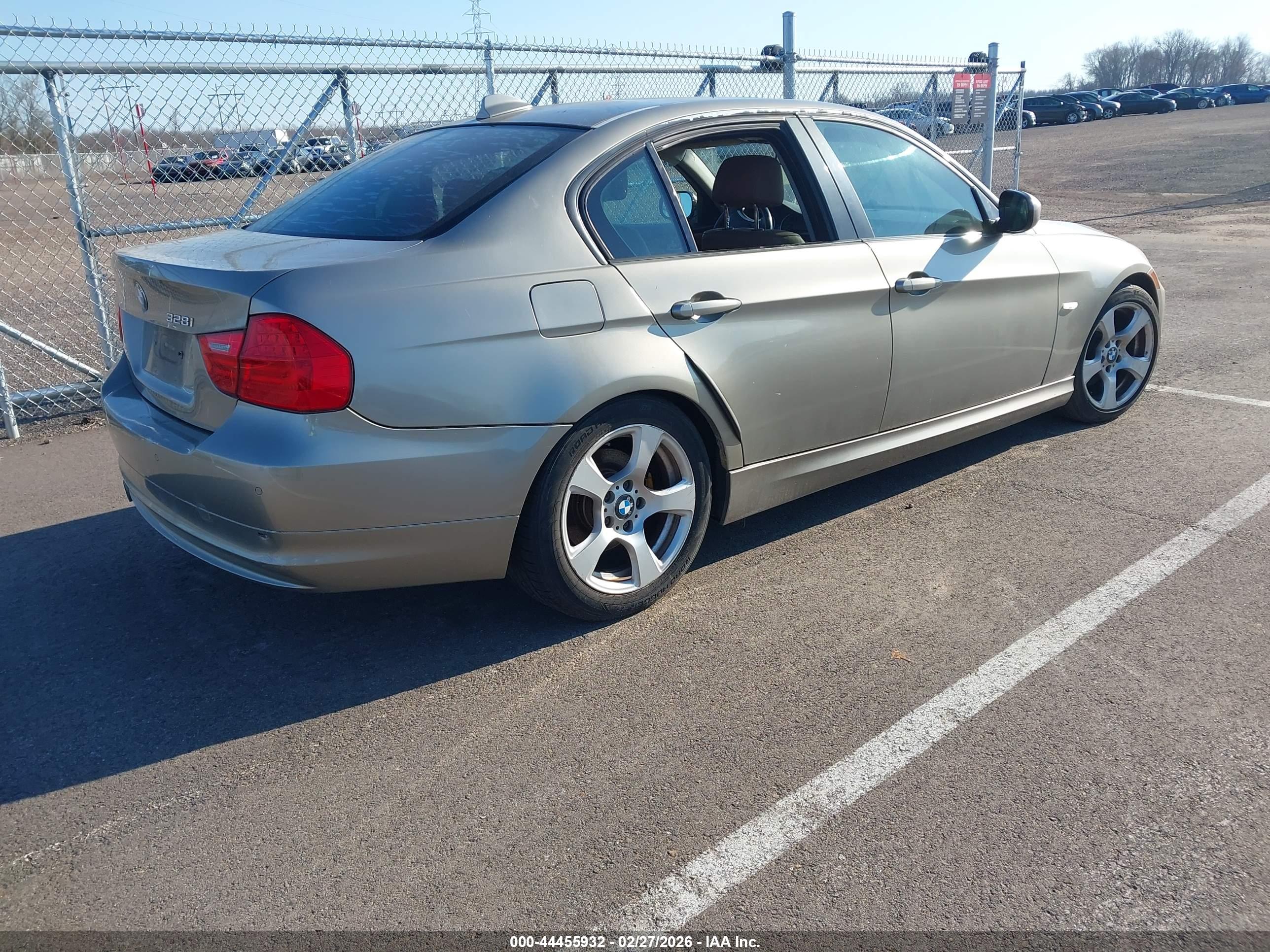 BMW 328I image 4