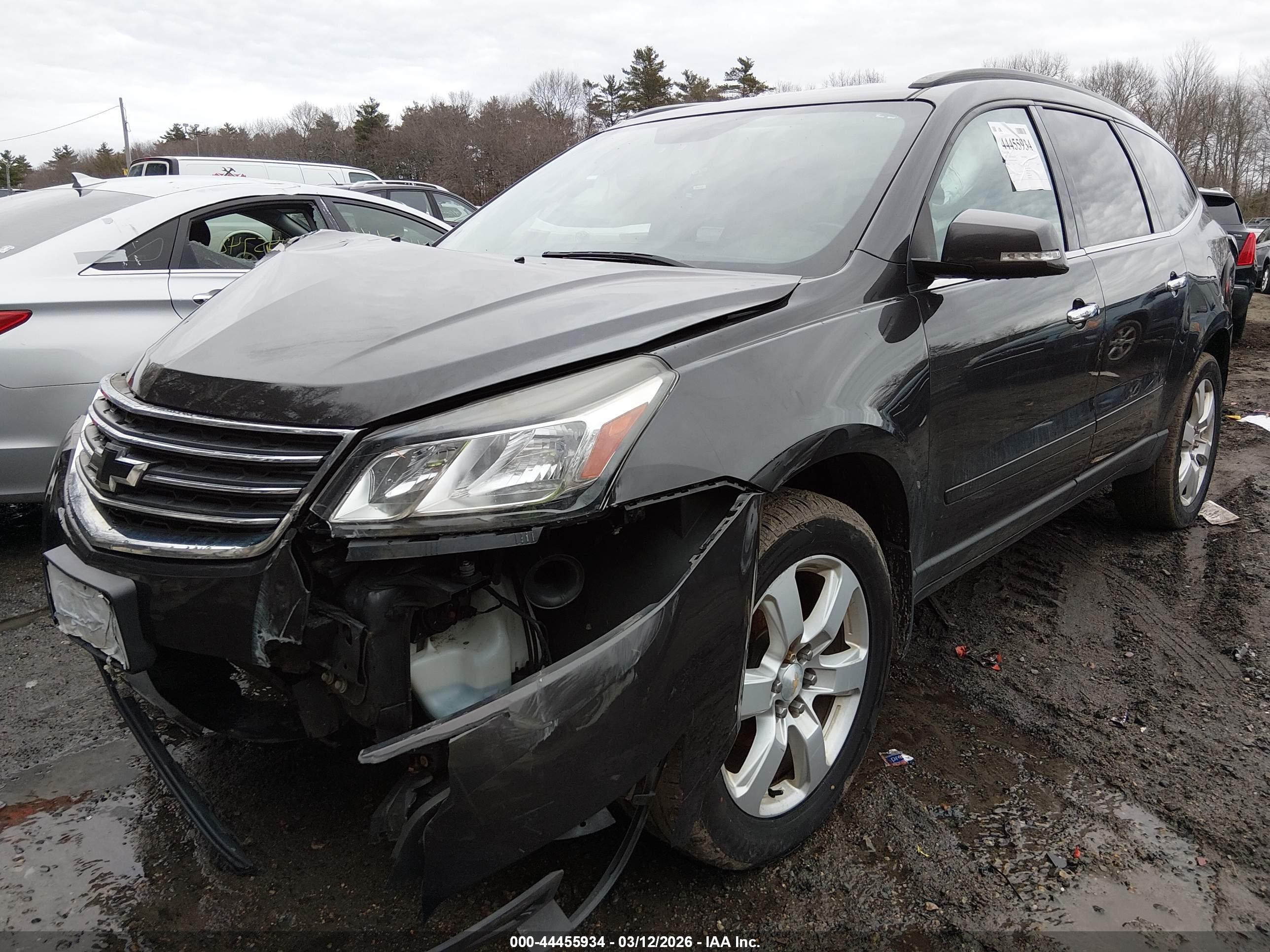 CHEVROLET TRAVERSE image 2