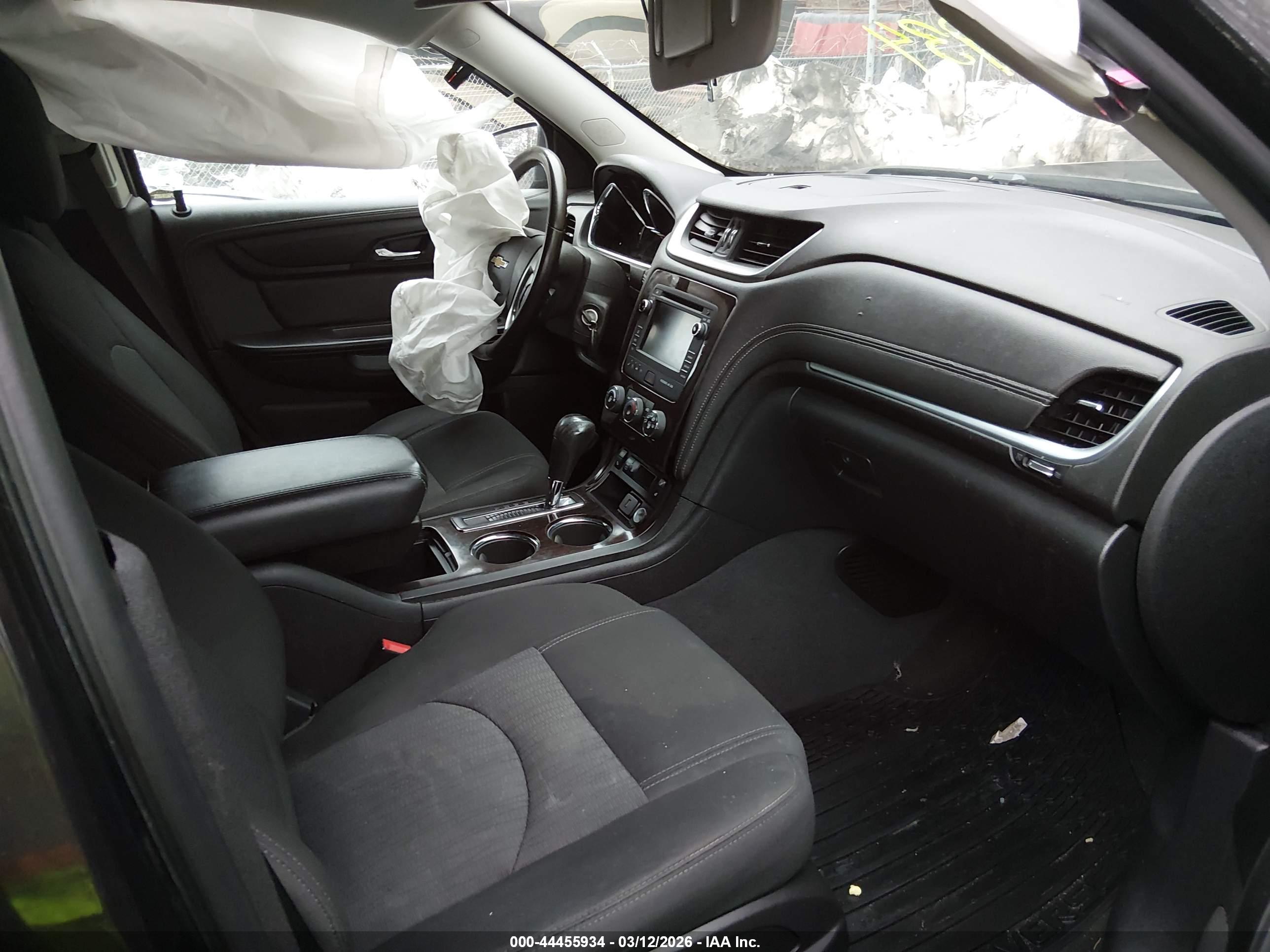 CHEVROLET TRAVERSE image 5