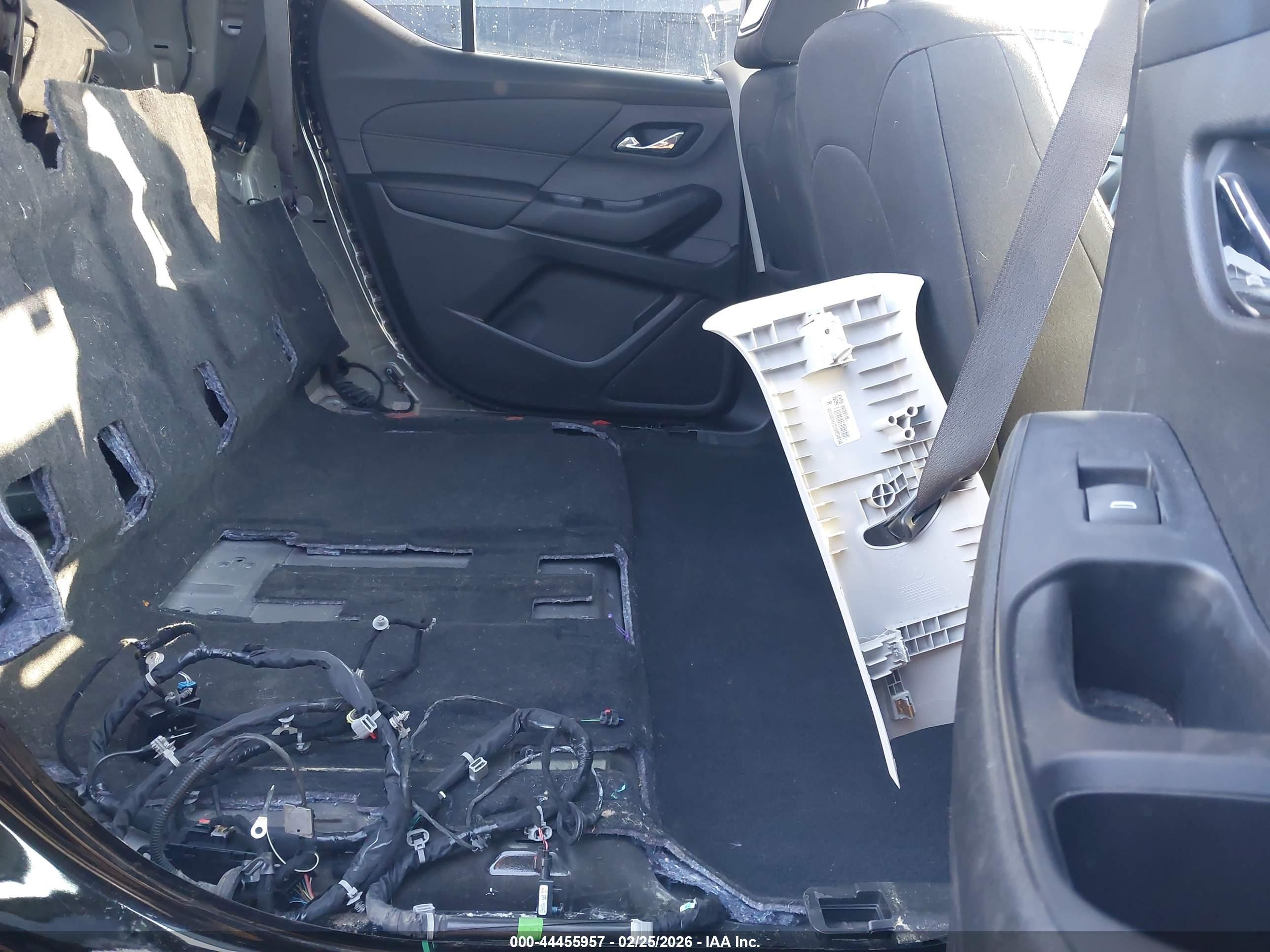 CHEVROLET TRAVERSE image 8
