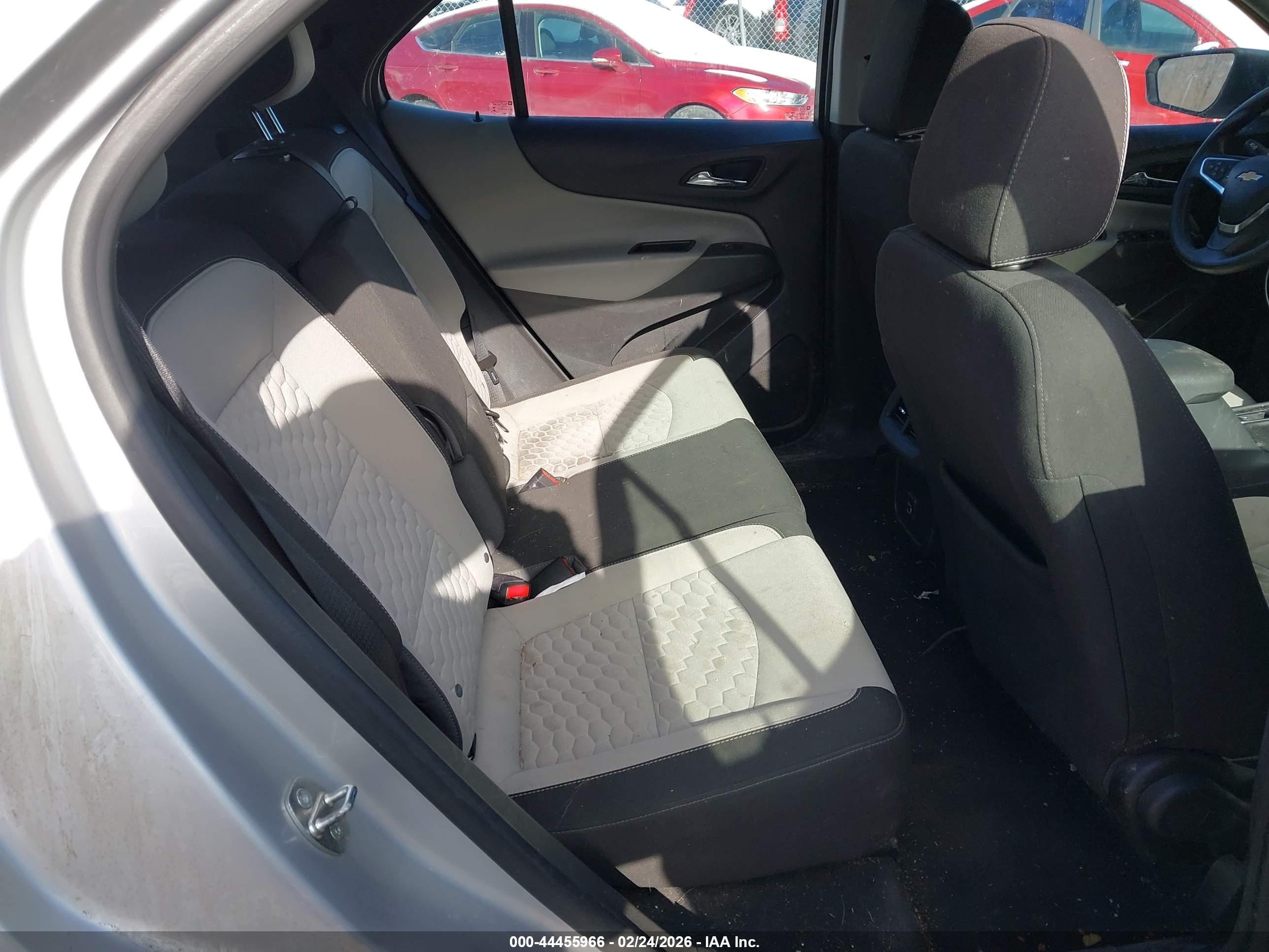 CHEVROLET EQUINOX image 8