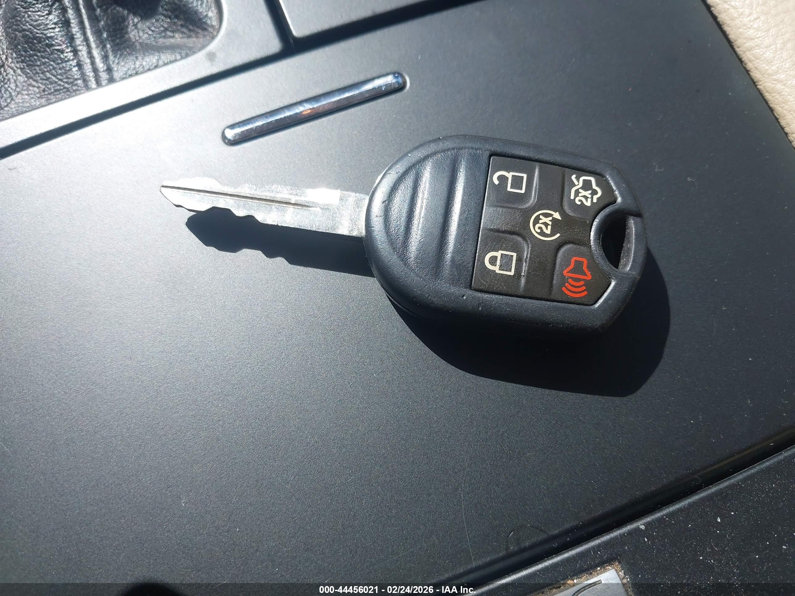FORD TAURUS image 11
