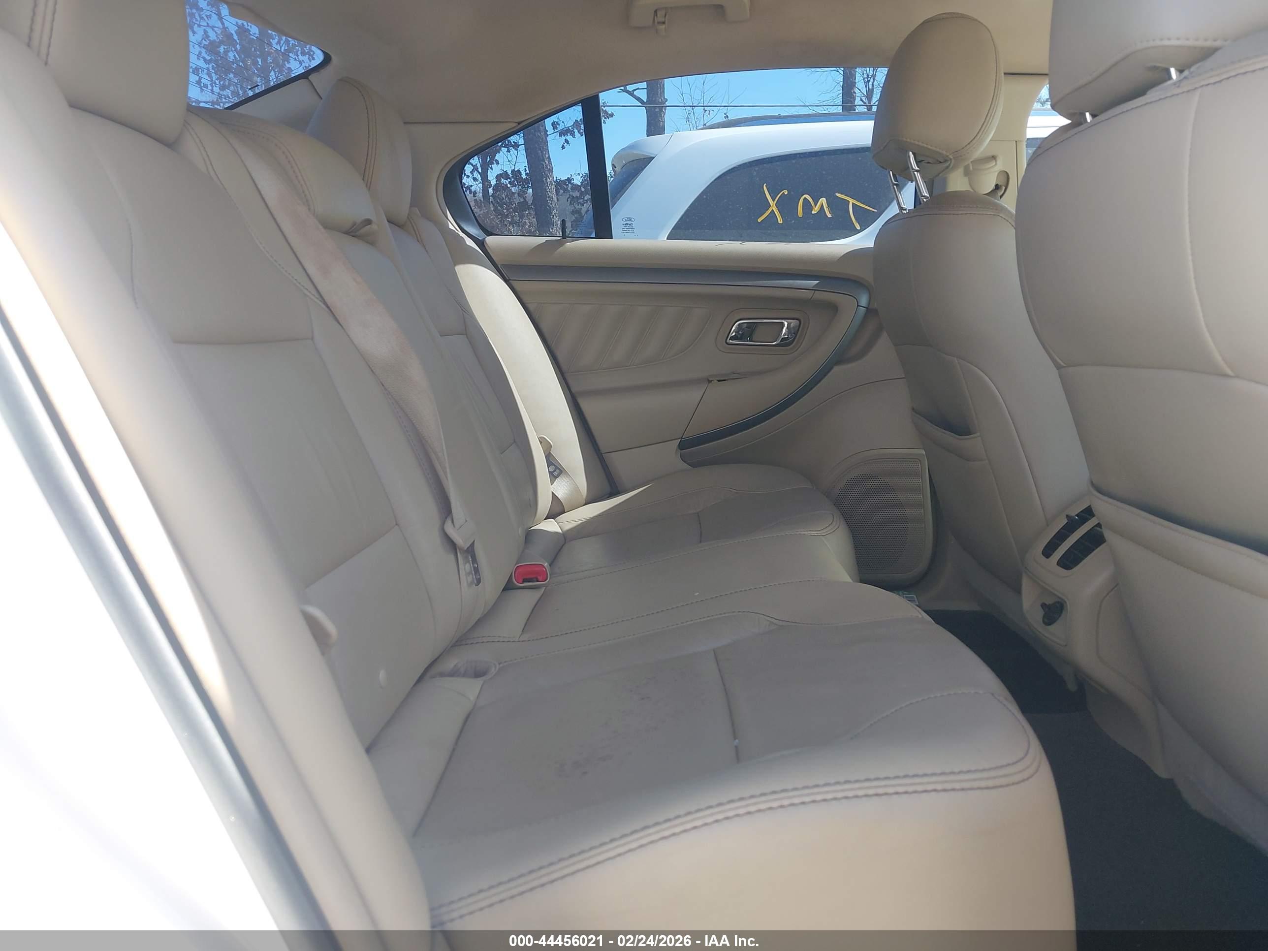 FORD TAURUS image 8