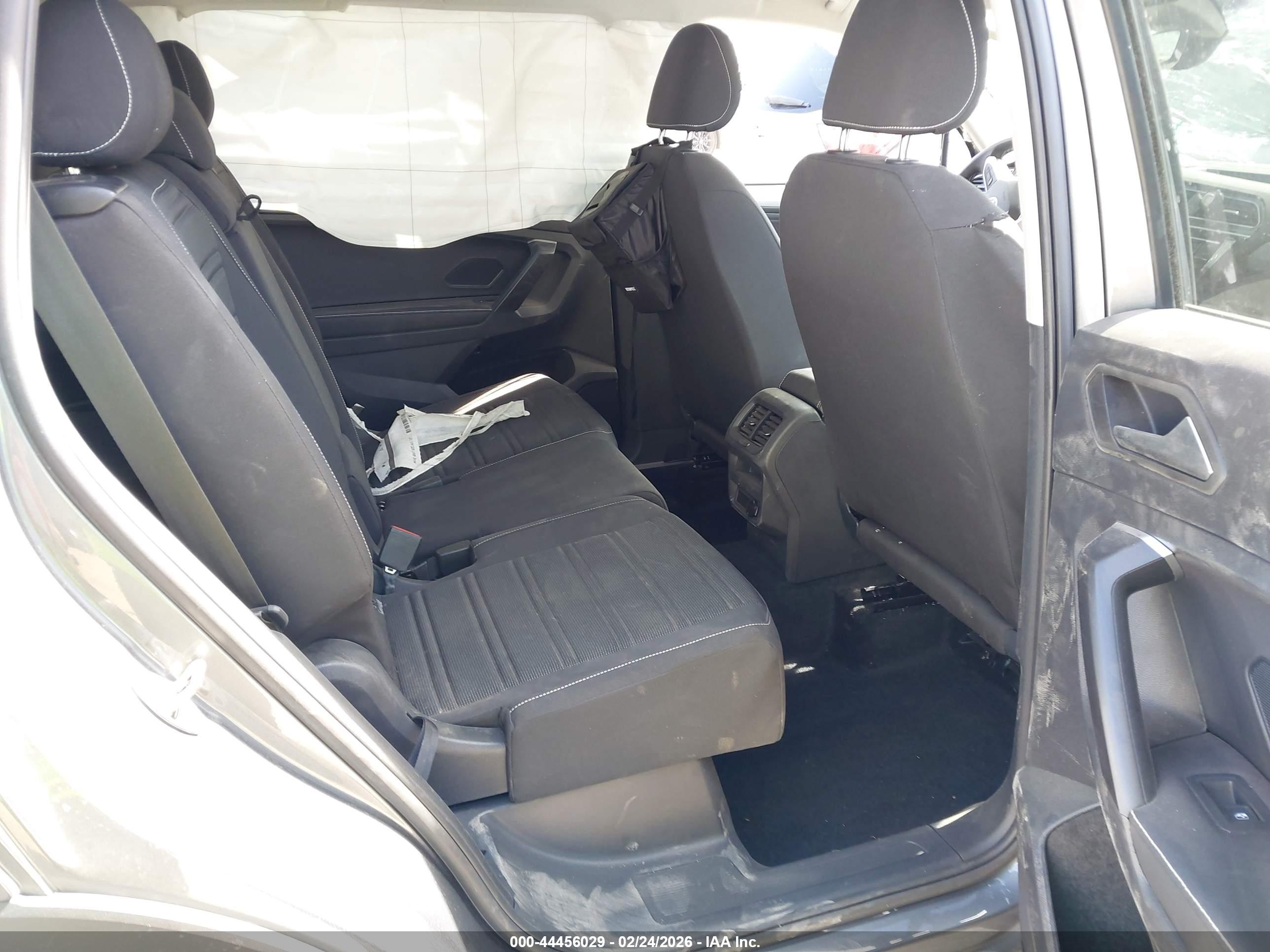 VOLKSWAGEN TIGUAN image 8
