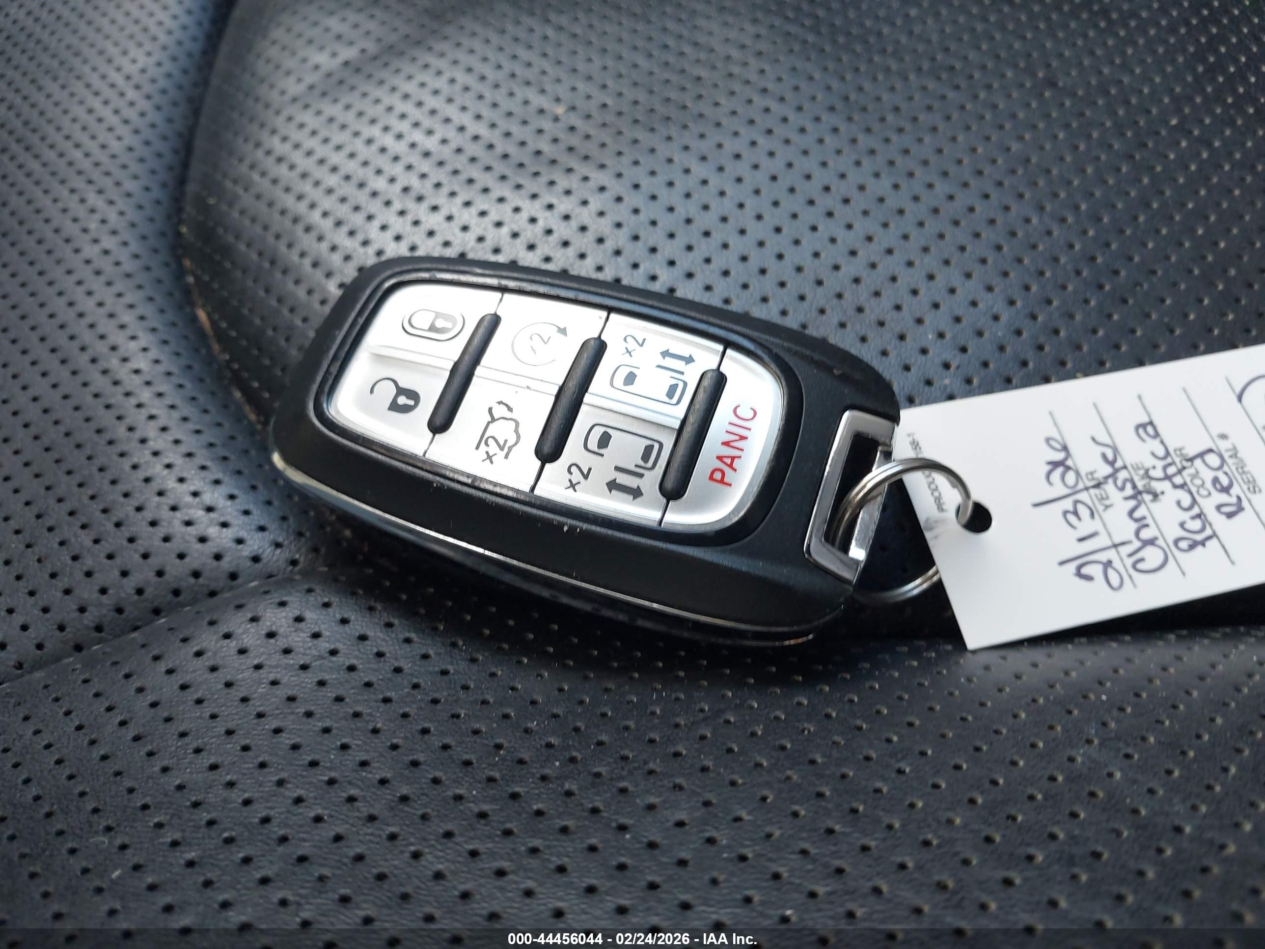 CHRYSLER PACIFICA image 11