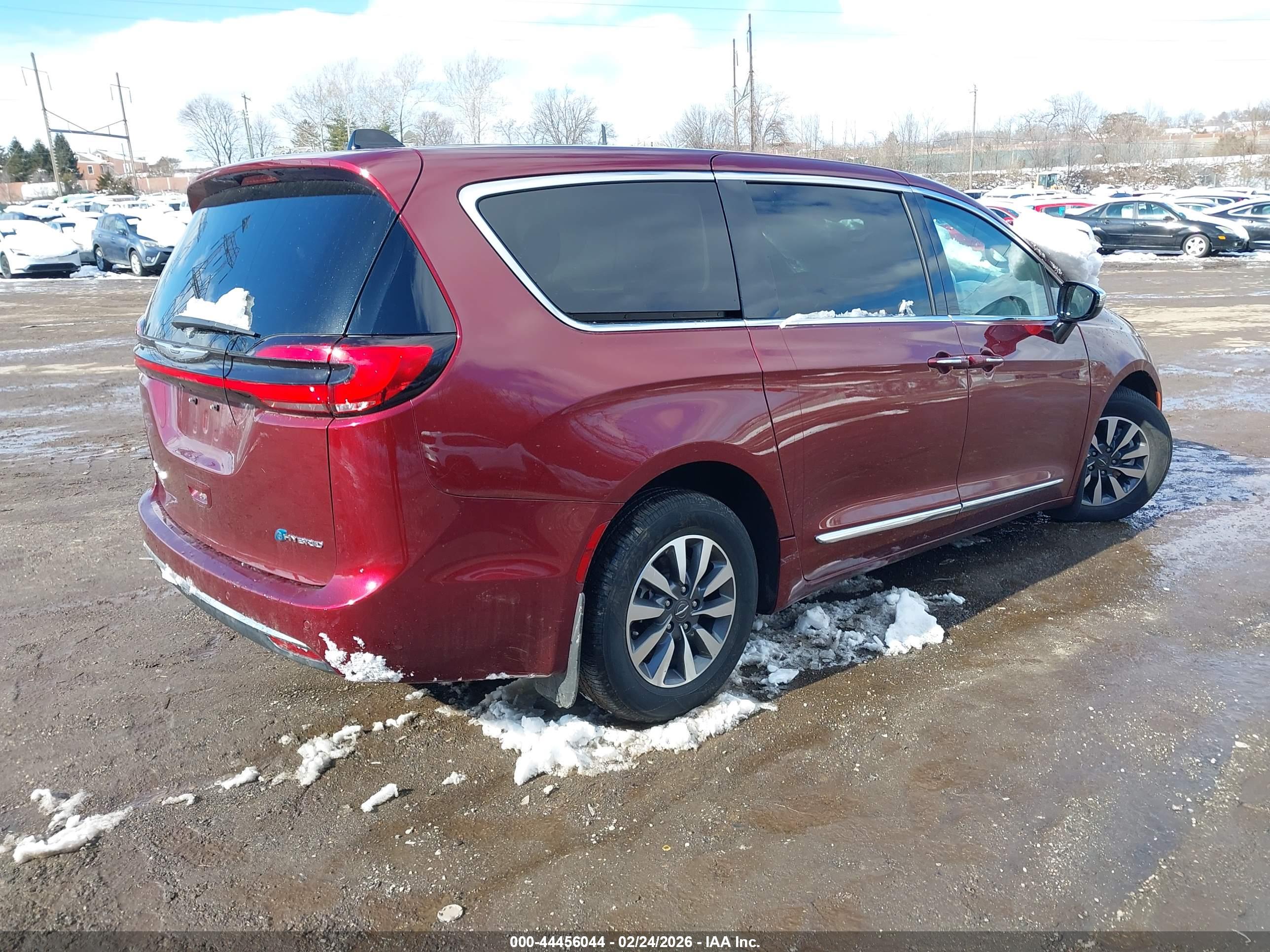 CHRYSLER PACIFICA image 4