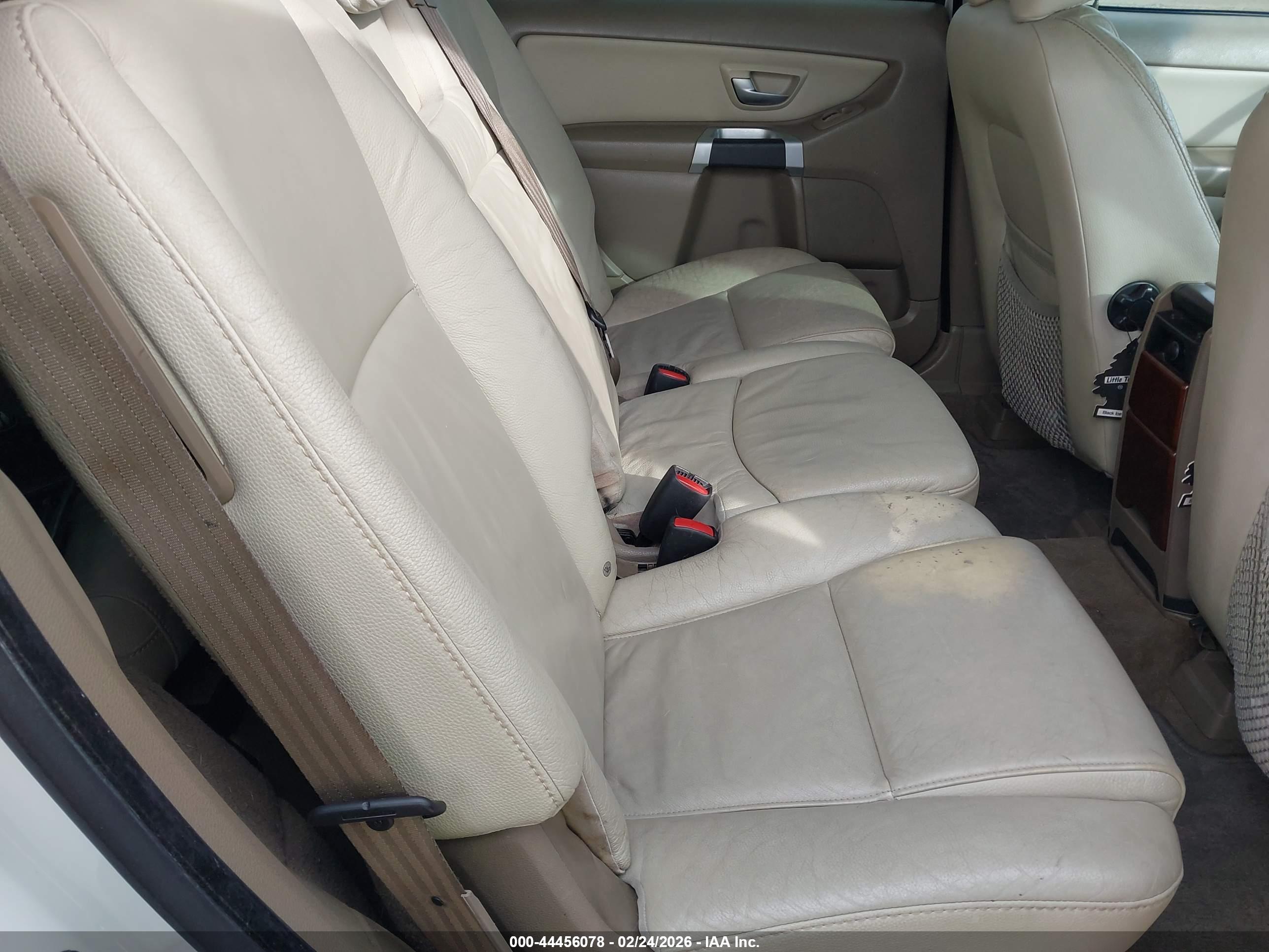 VOLVO XC90 image 8