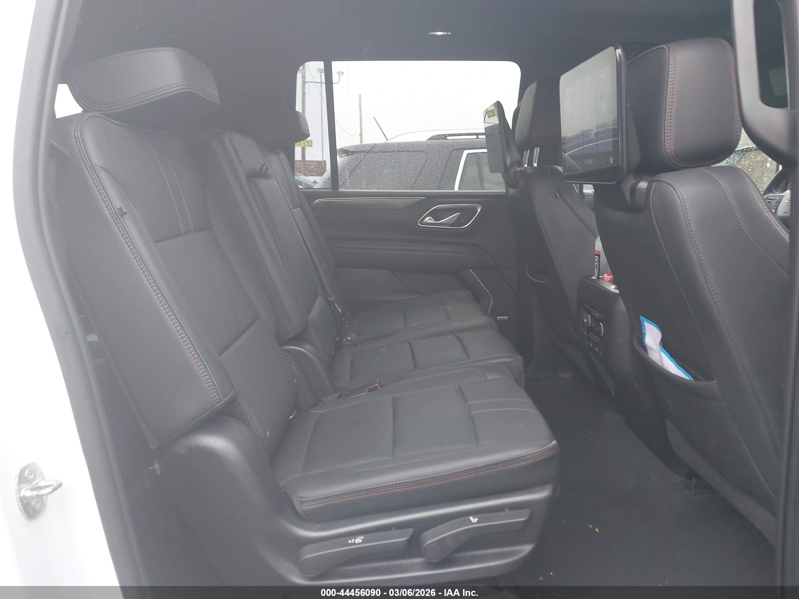 CHEVROLET SUBURBAN image 8