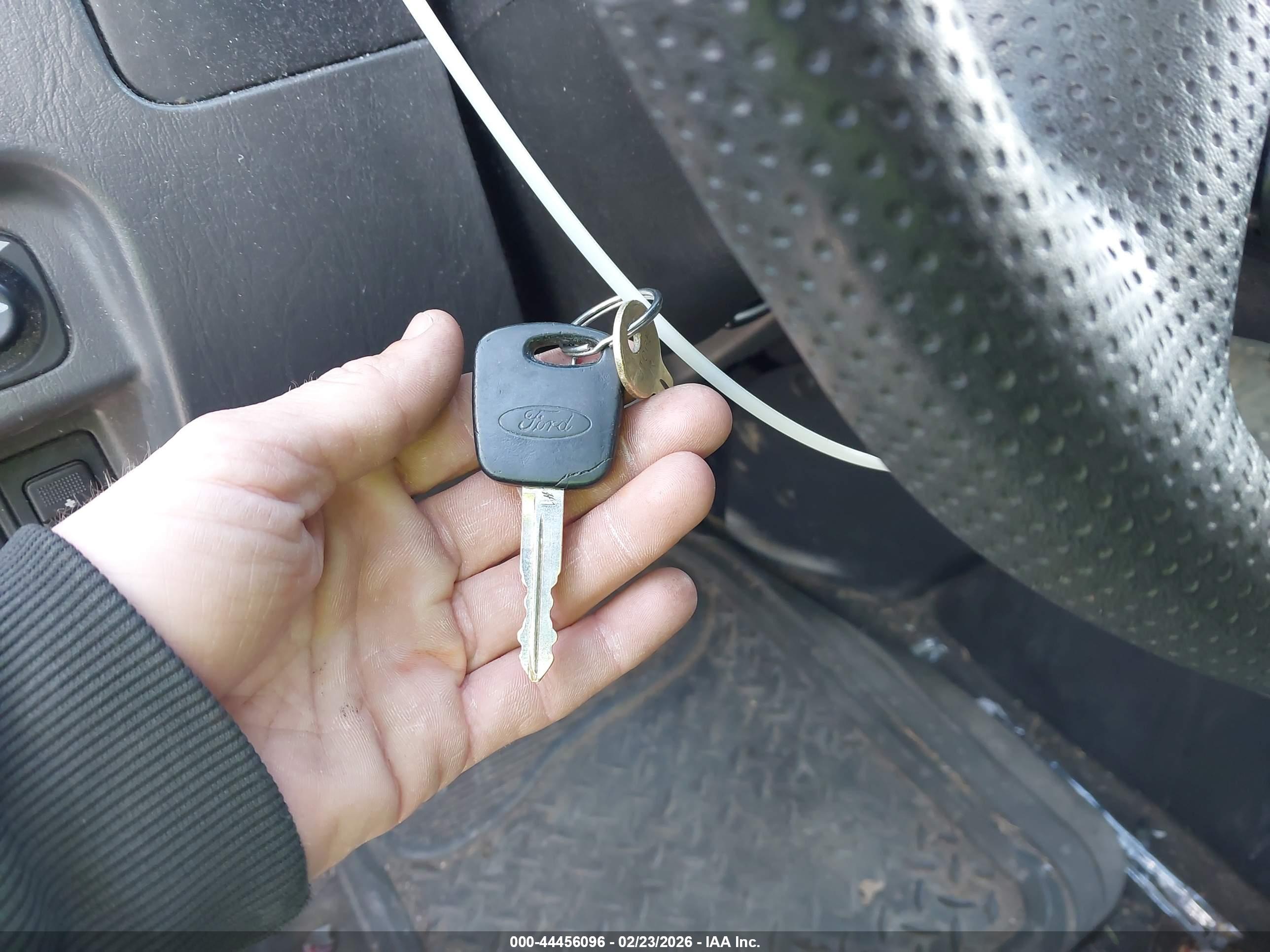 FORD ESCAPE image 11