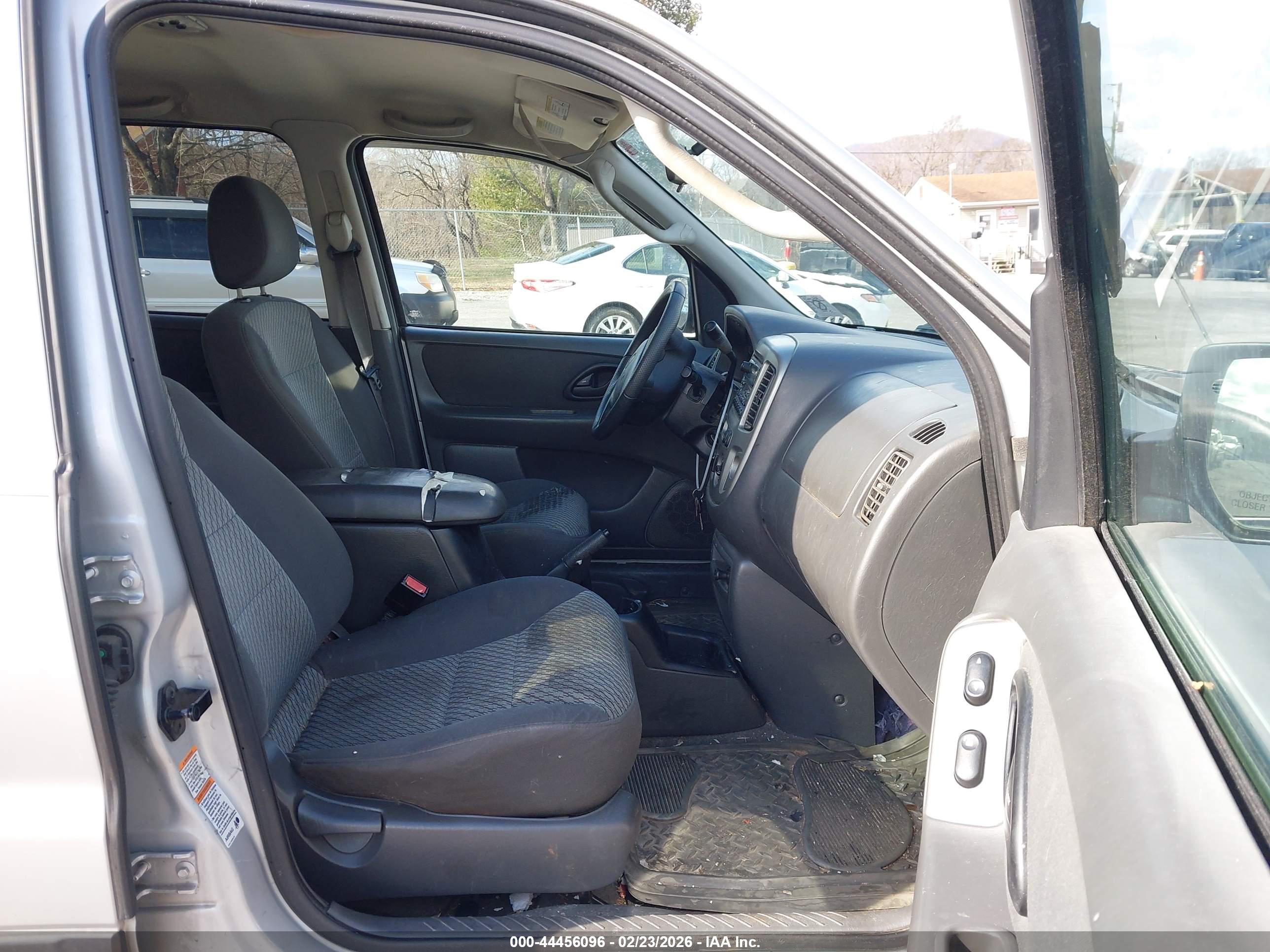 FORD ESCAPE image 5