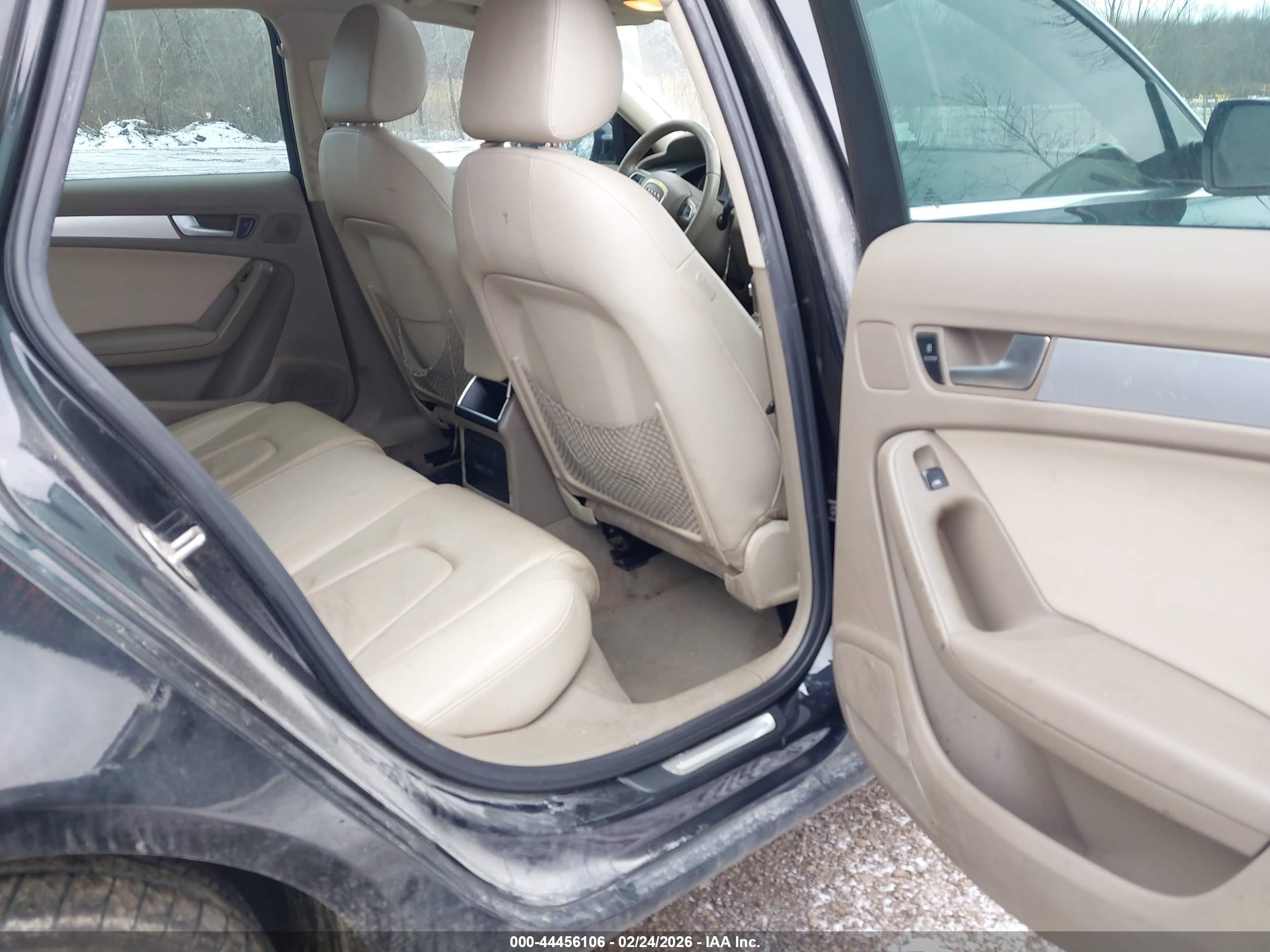 AUDI A4 image 8