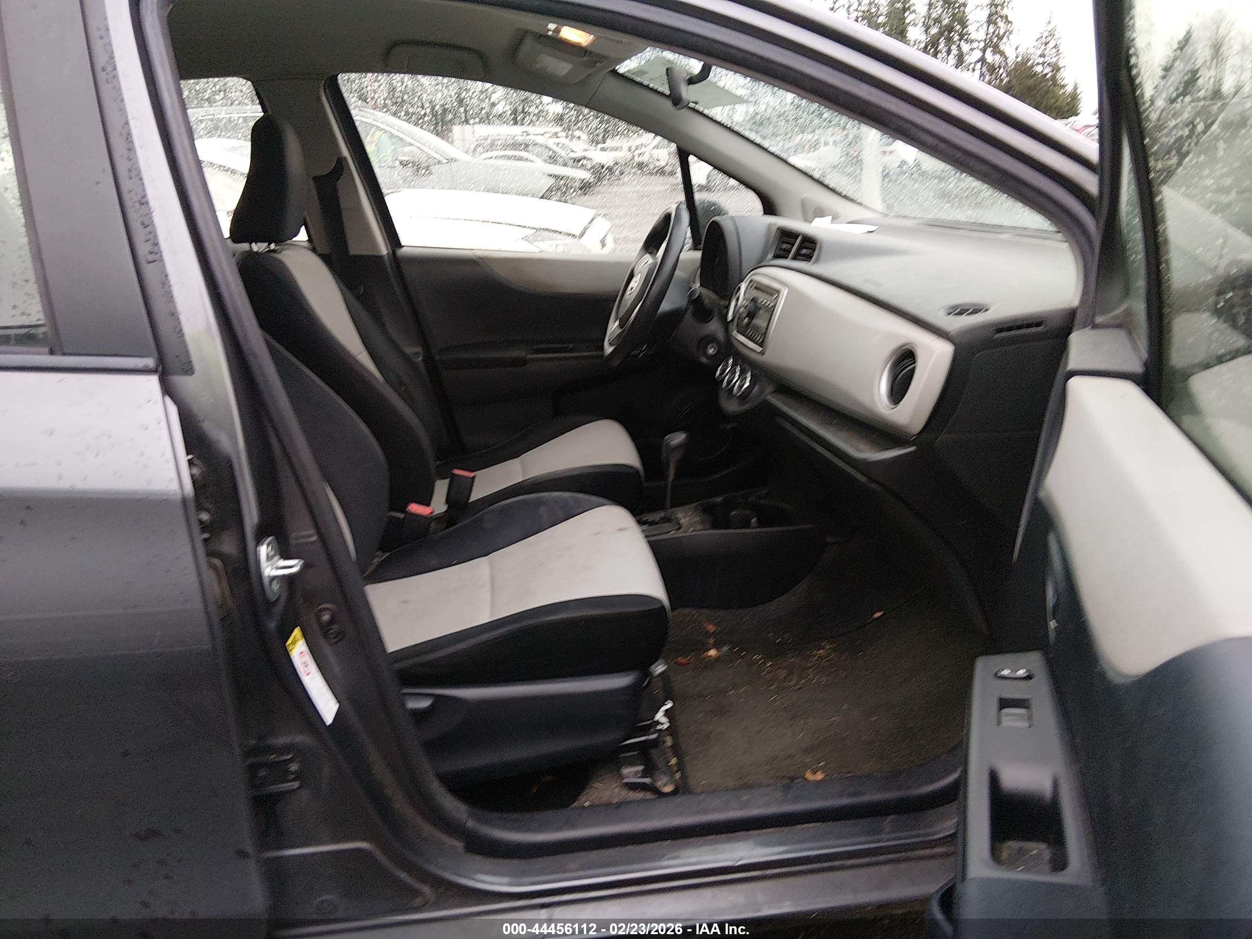 TOYOTA YARIS image 5