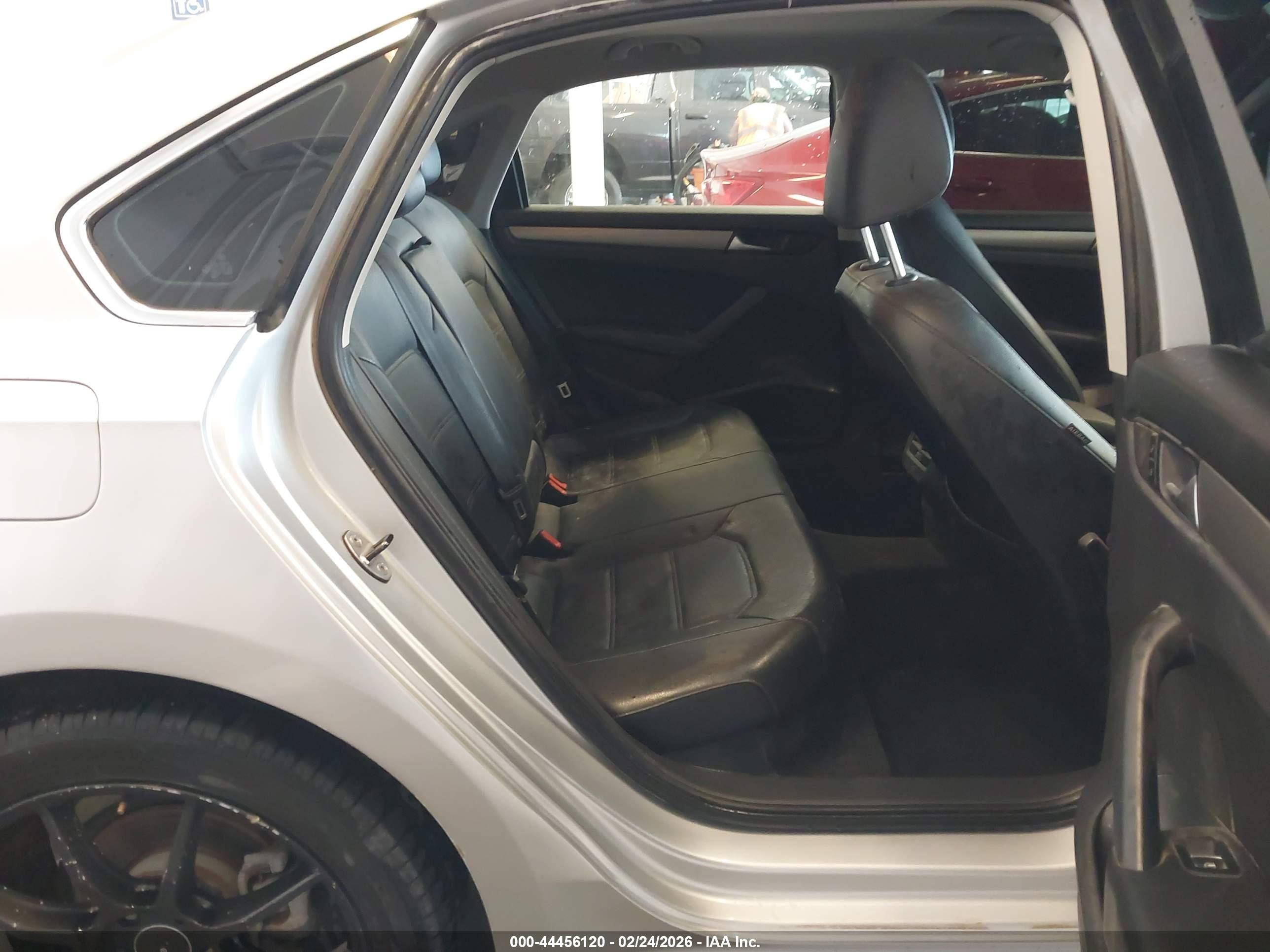 VOLKSWAGEN PASSAT image 8