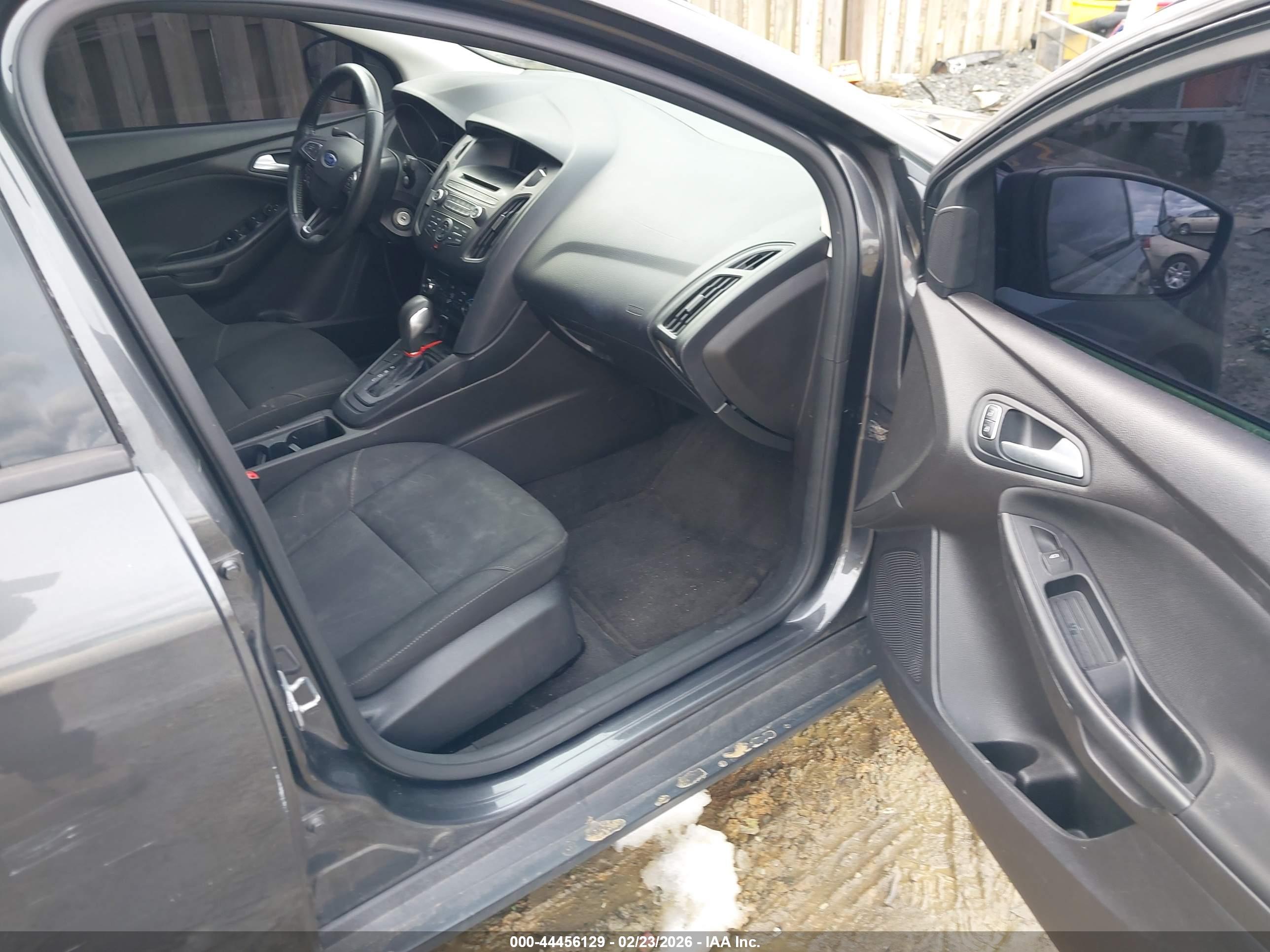 FORD FOCUS image 5