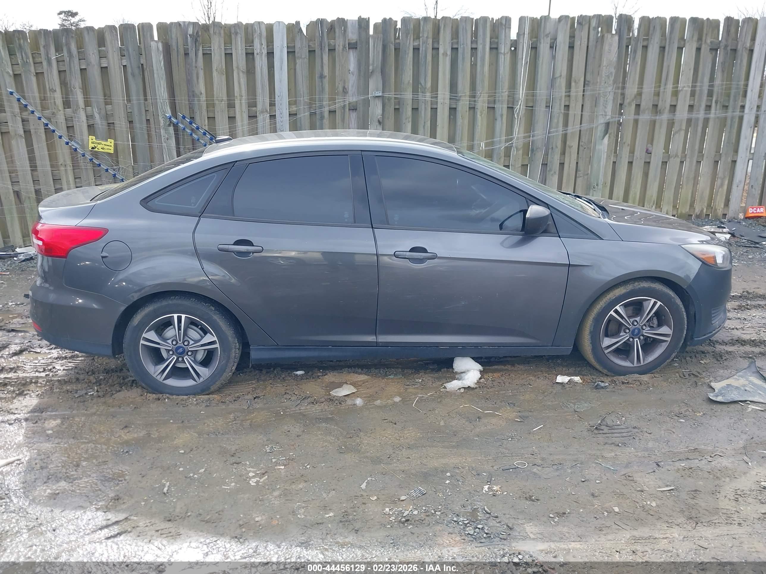 FORD FOCUS image 6