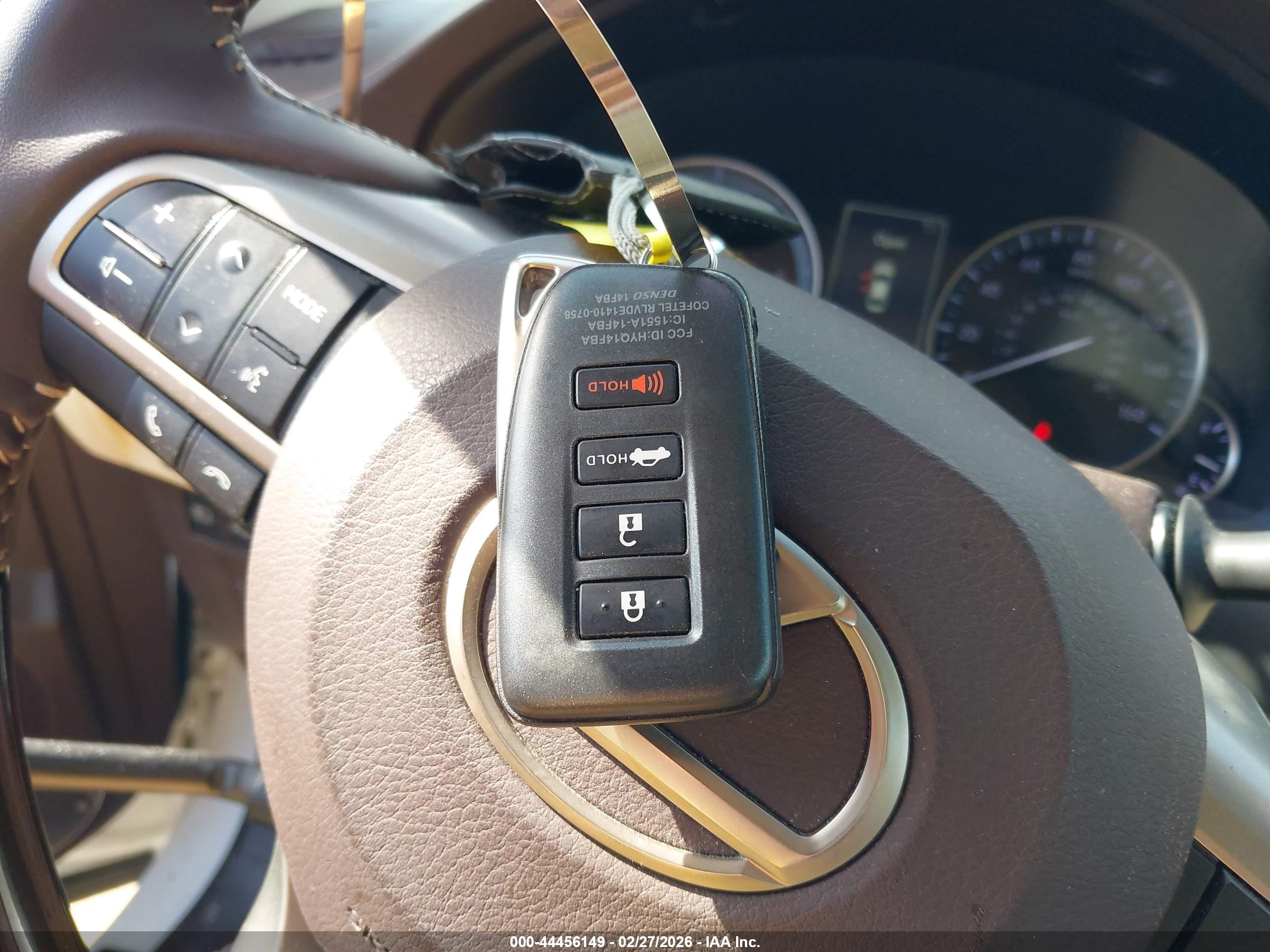 LEXUS ES image 11