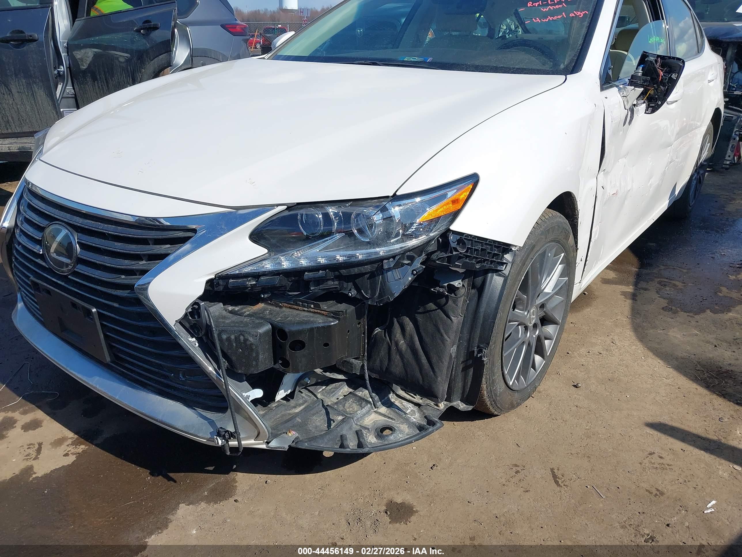 LEXUS ES image 6