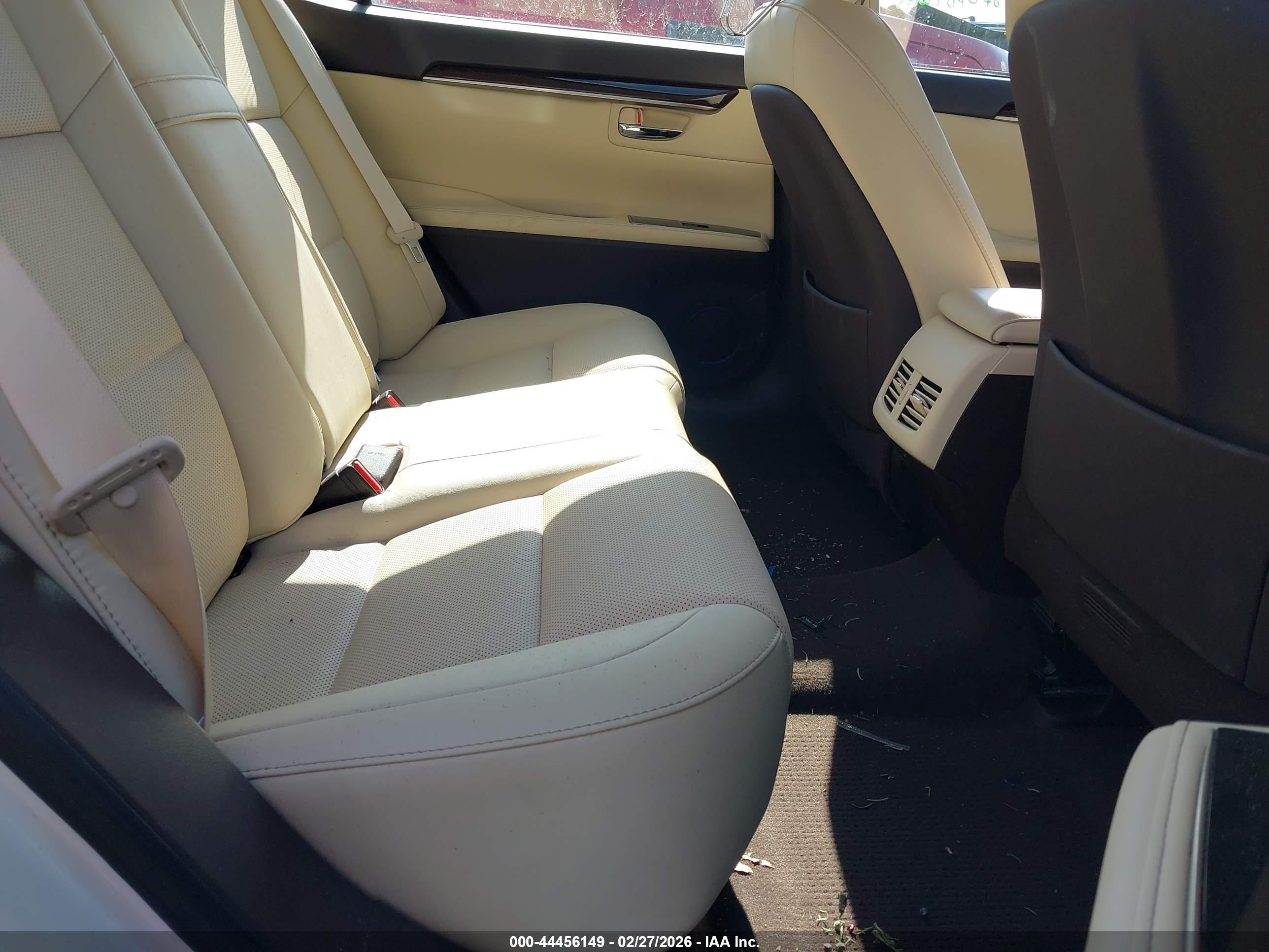 LEXUS ES image 8