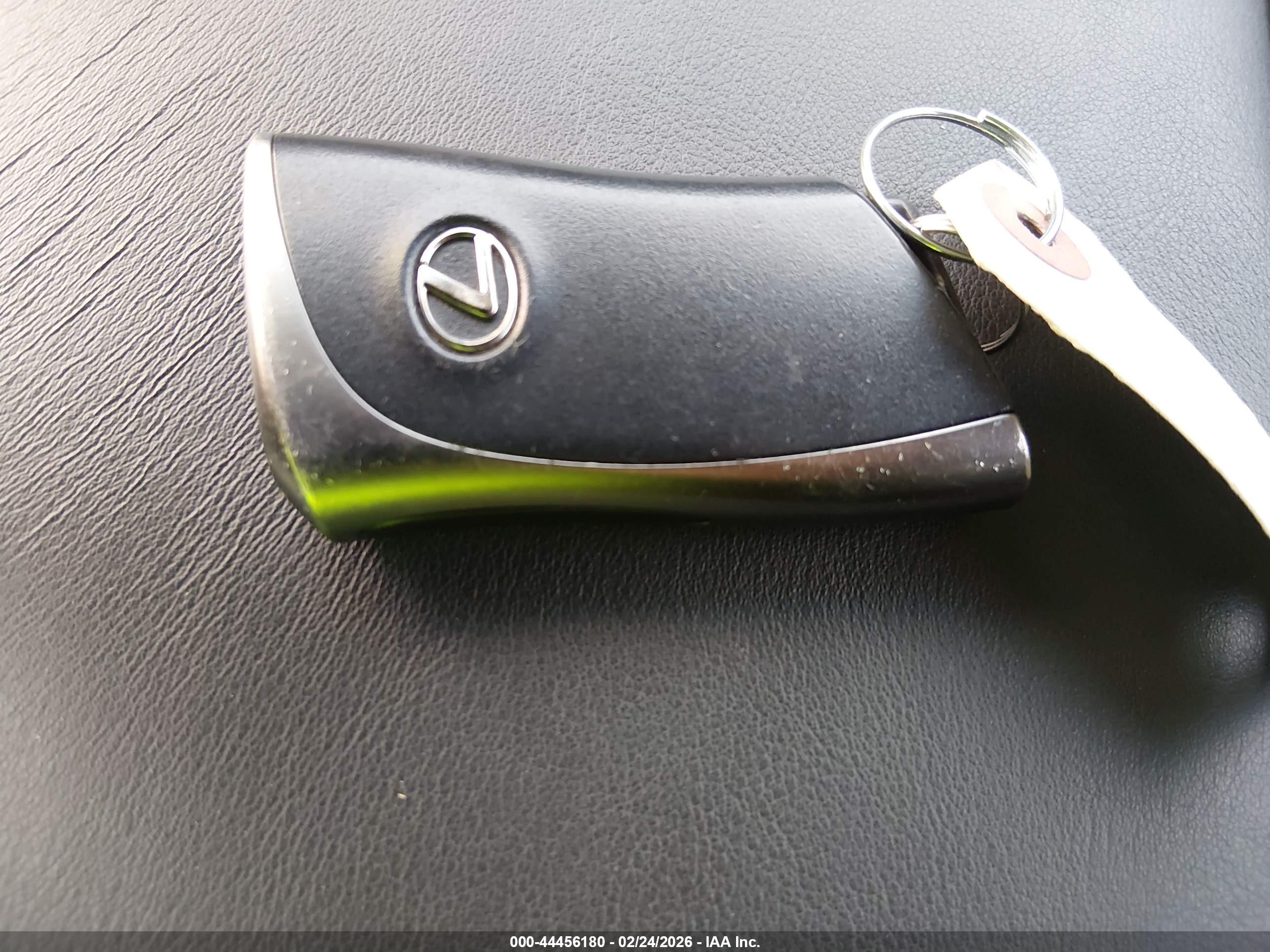 LEXUS ES image 11