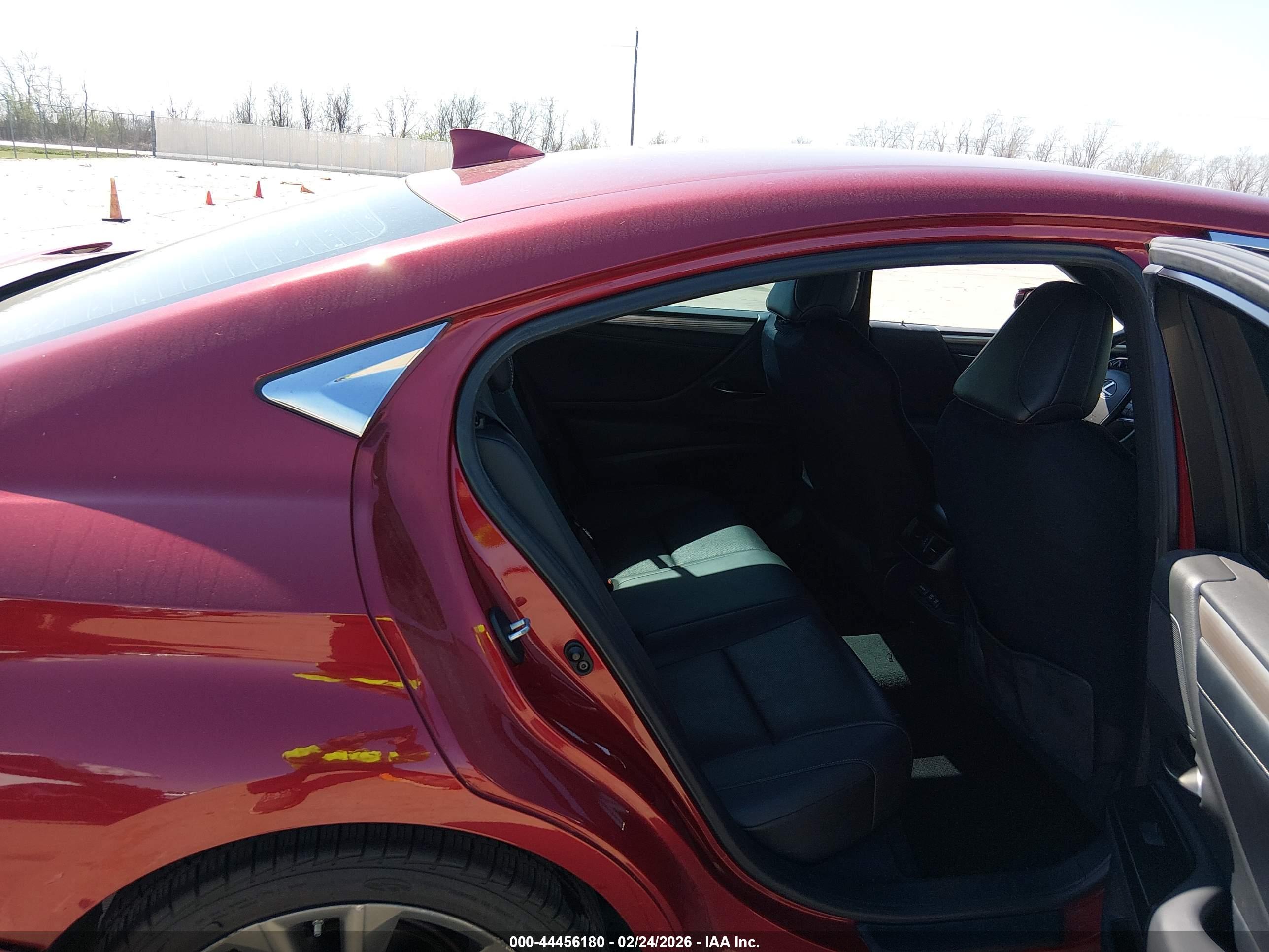 LEXUS ES image 8
