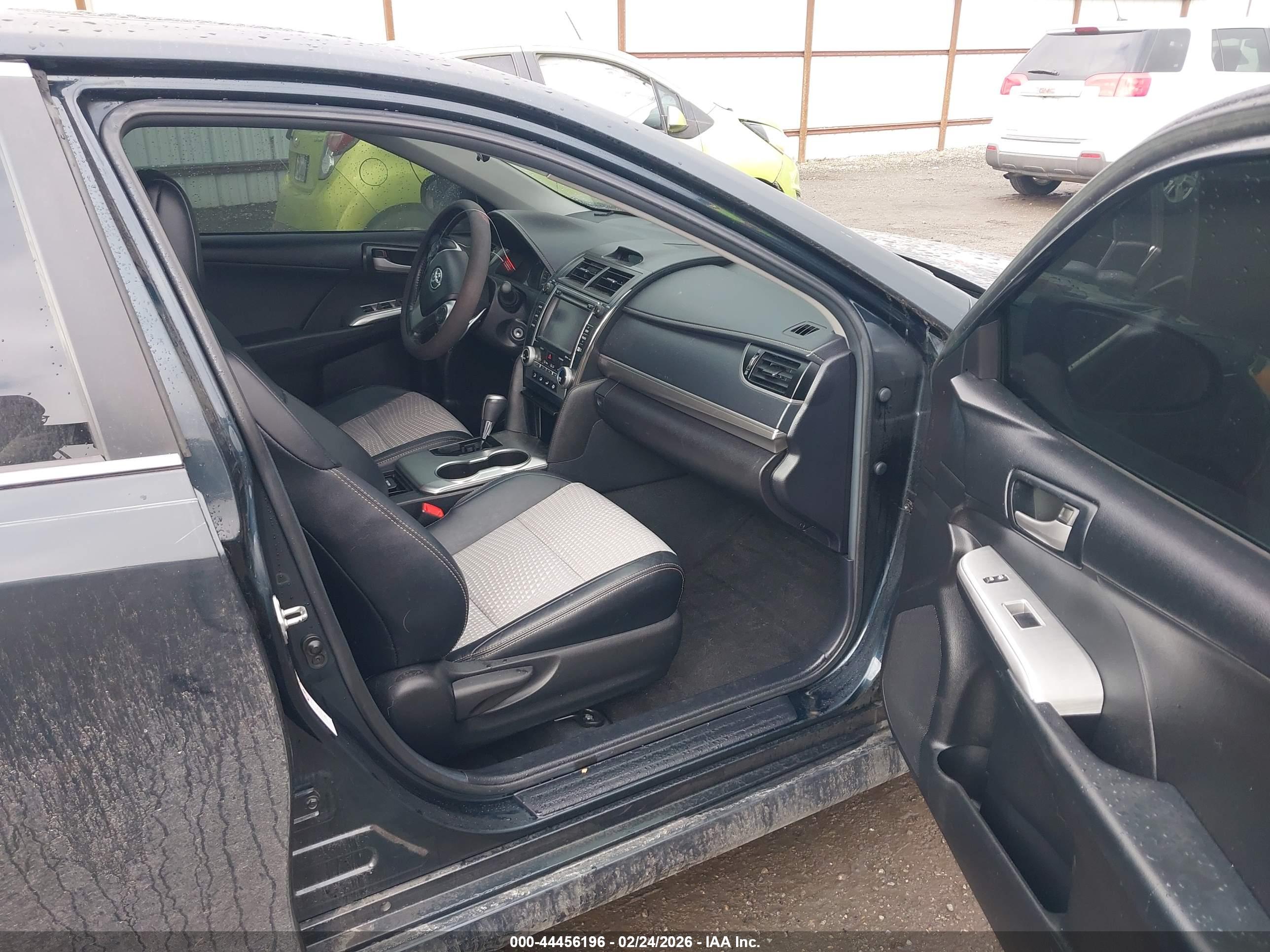 TOYOTA CAMRY image 5