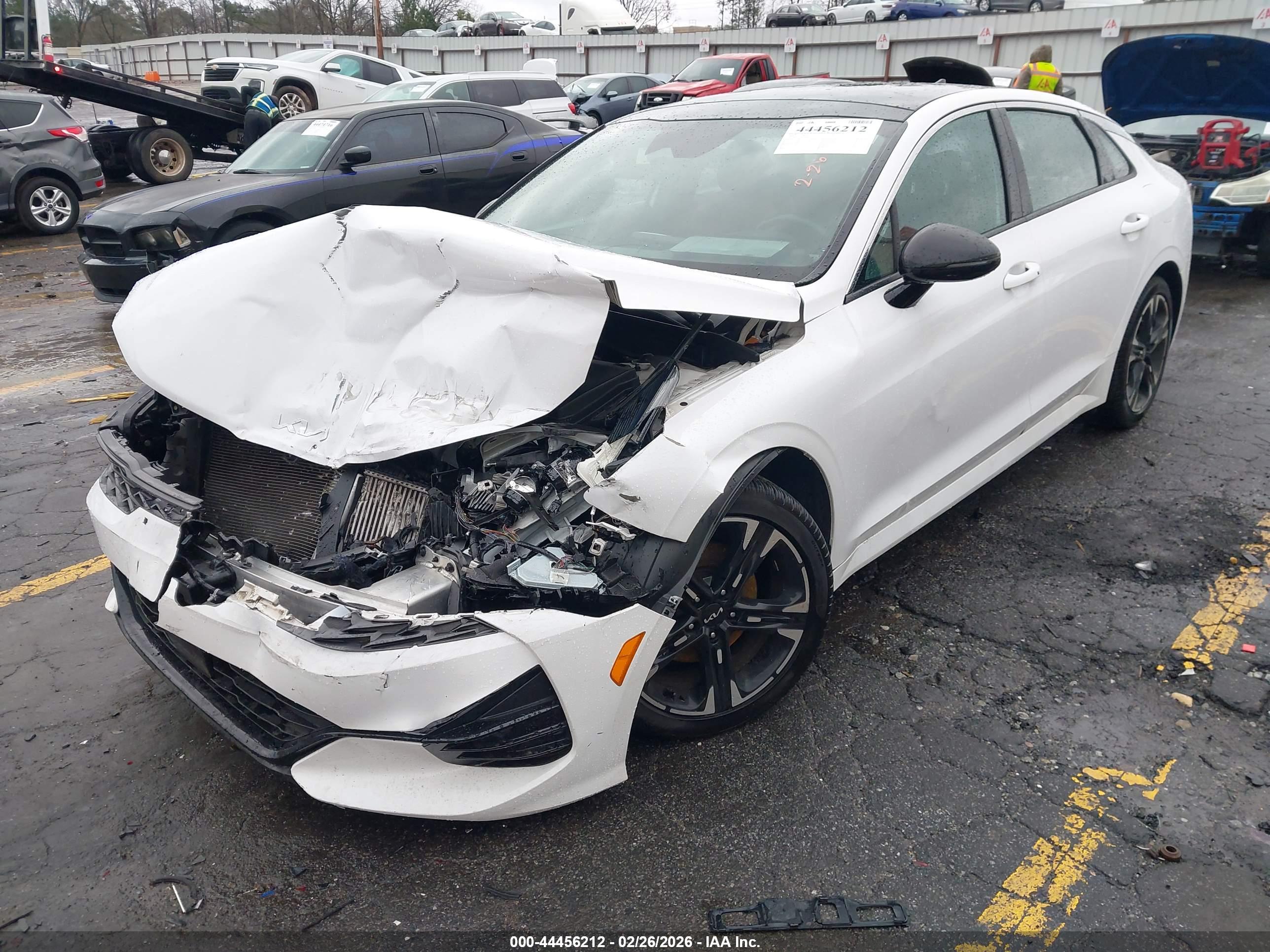KIA K5 image 2