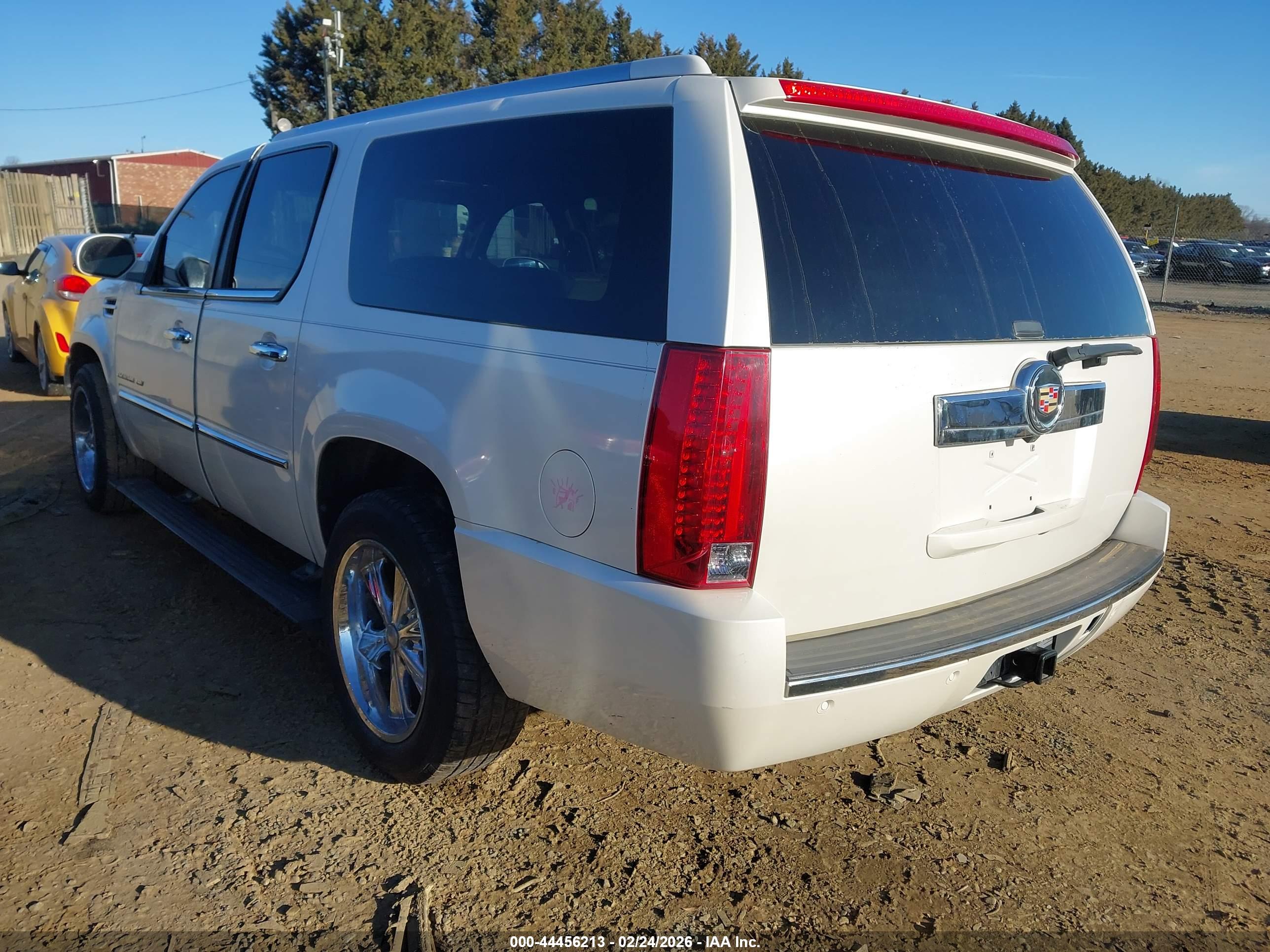CADILLAC ESCALADE image 3