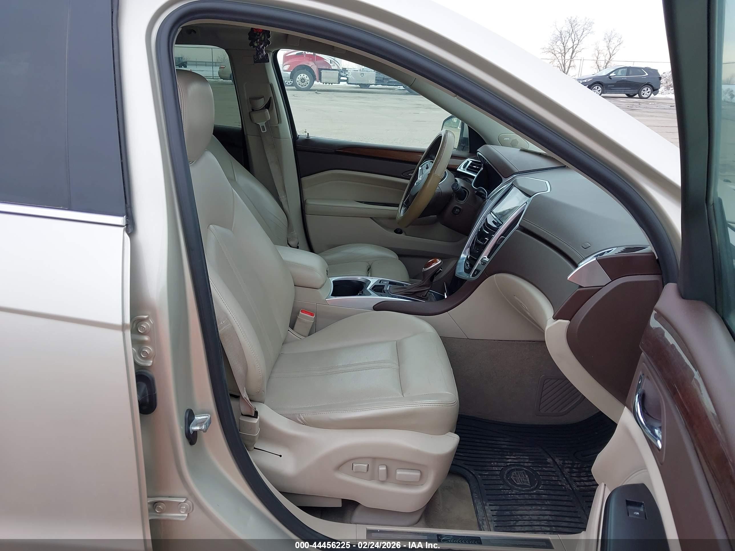 CADILLAC SRX image 5