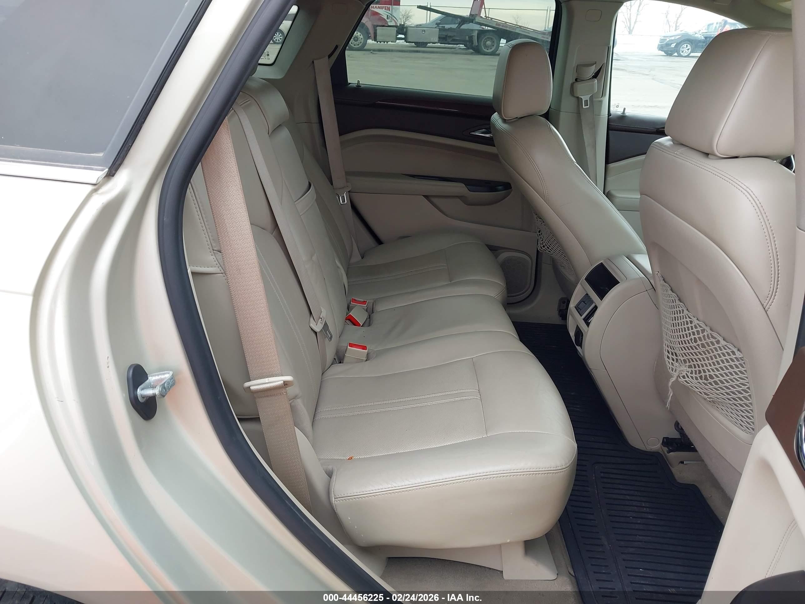 CADILLAC SRX image 8