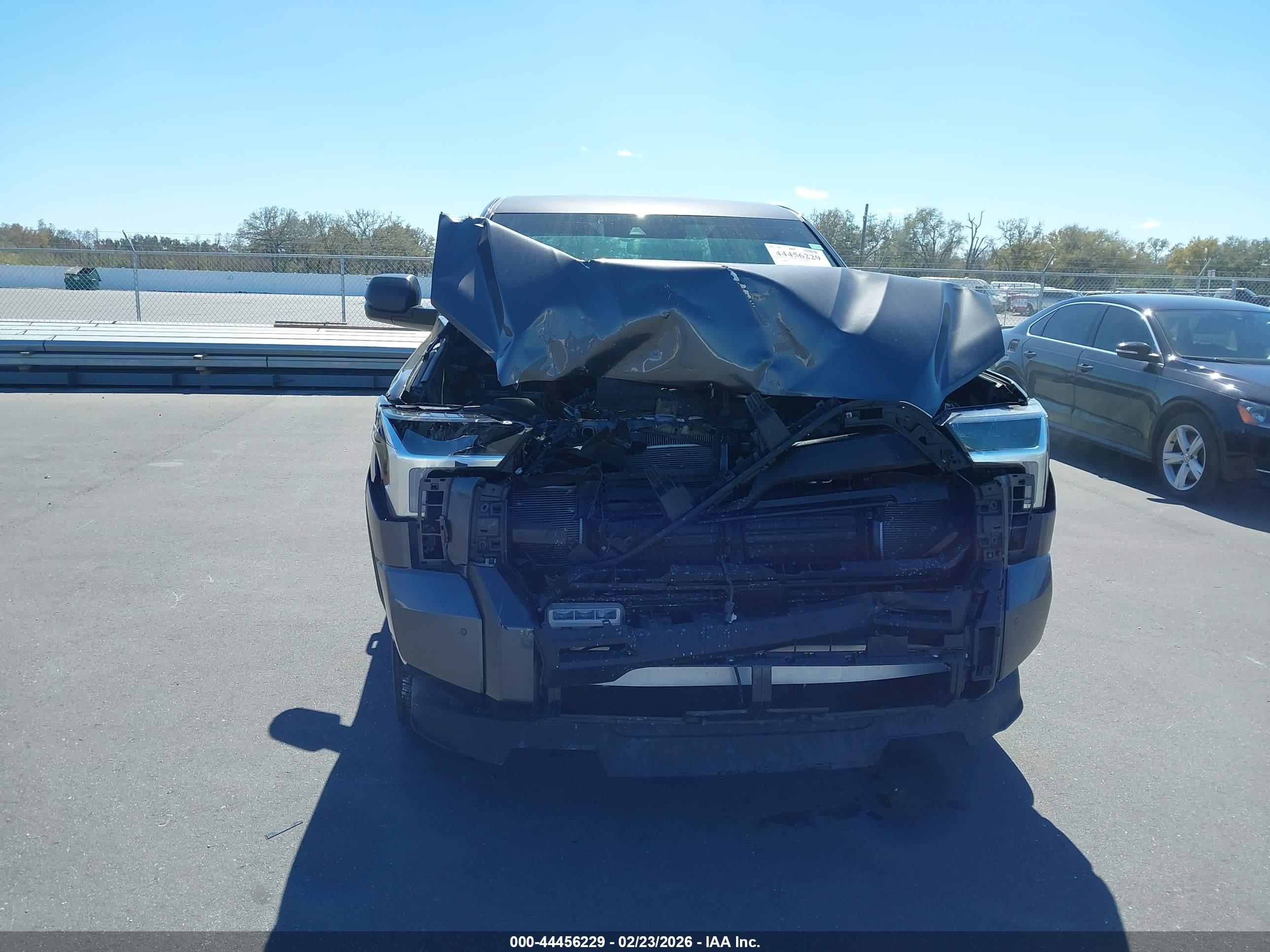 TOYOTA TUNDRA image 6
