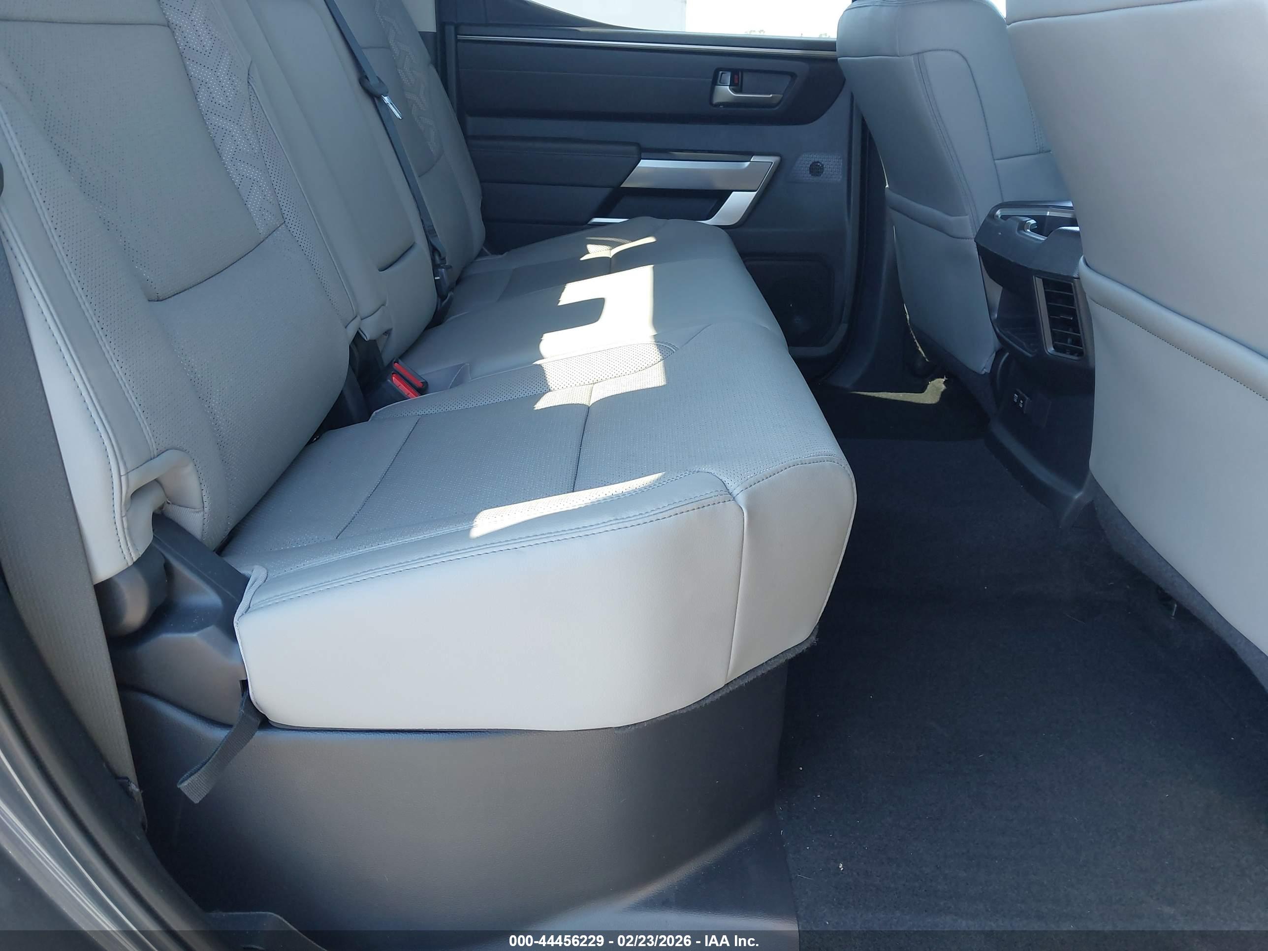 TOYOTA TUNDRA image 8