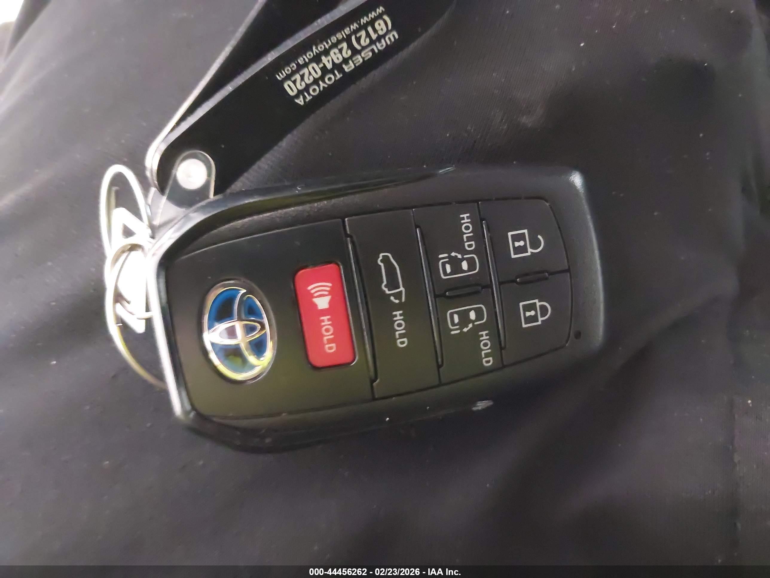 TOYOTA SIENNA image 11