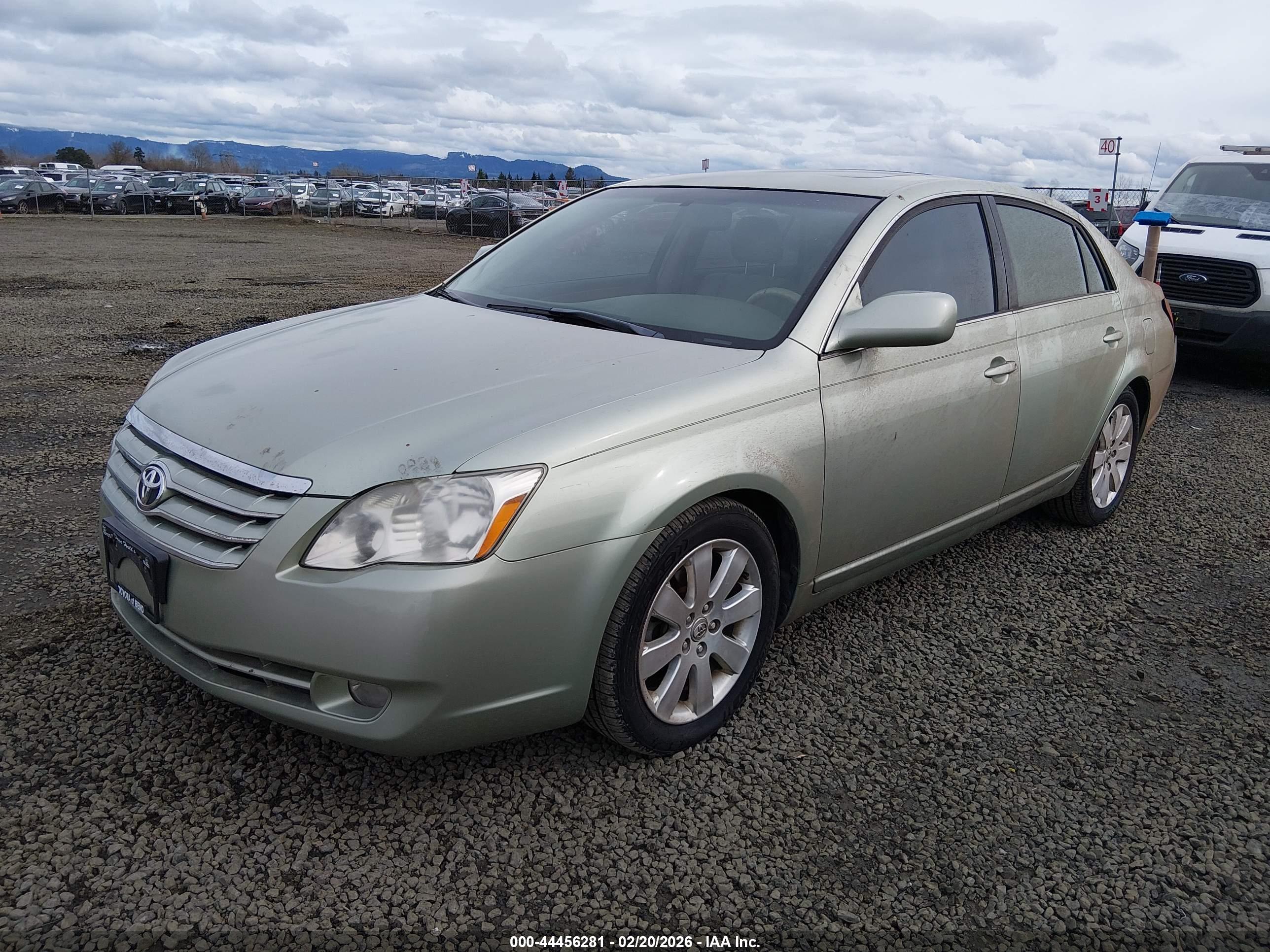 TOYOTA AVALON image 2